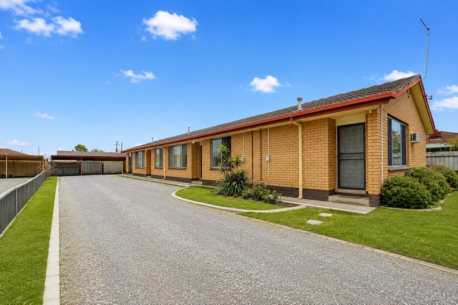 1-3/1099 Nowra Street — photo from Ray White Albury Central