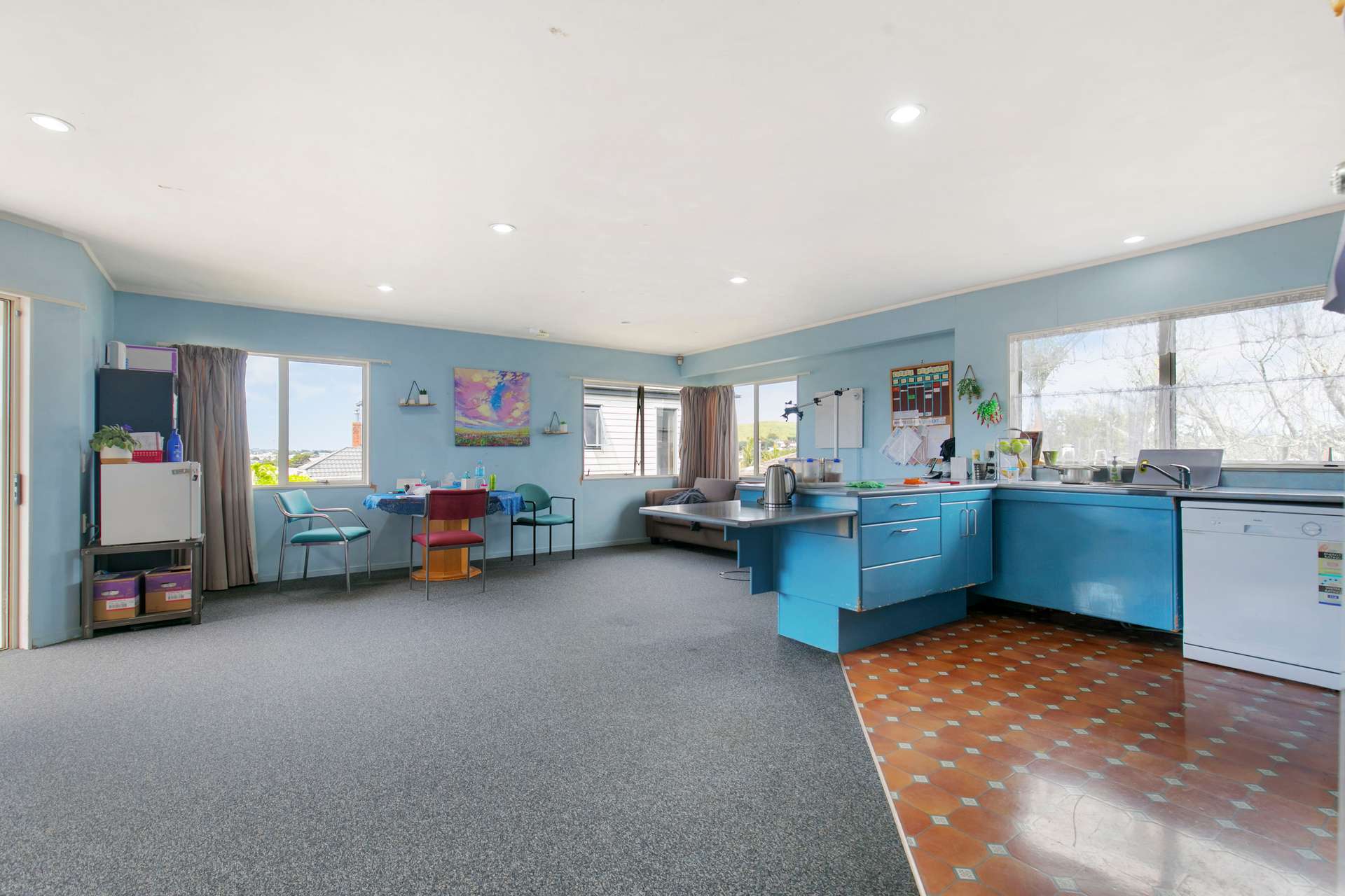 2/442 Richardson Road photo 3