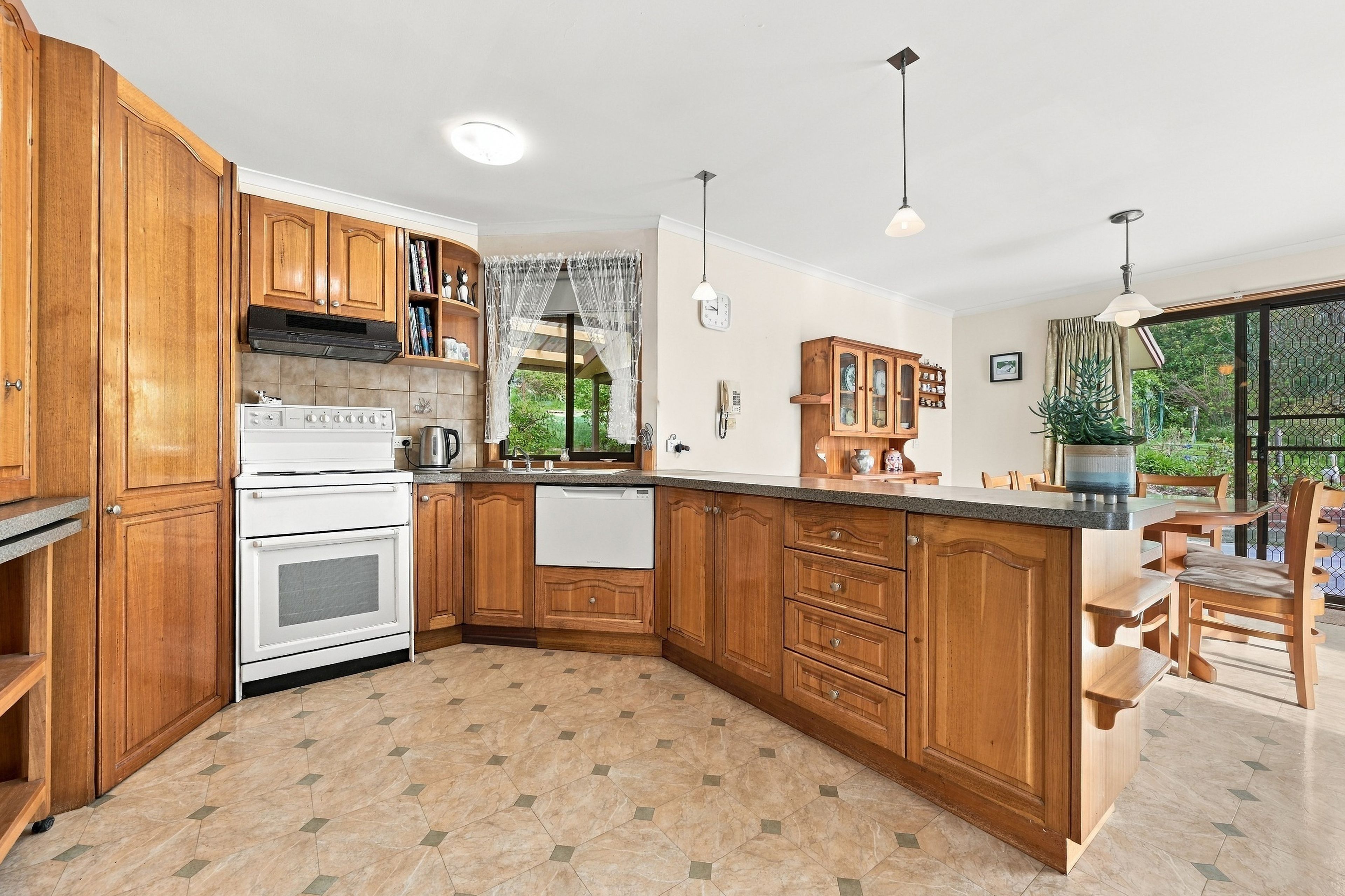 1 Swan Road — photo 4 of 18