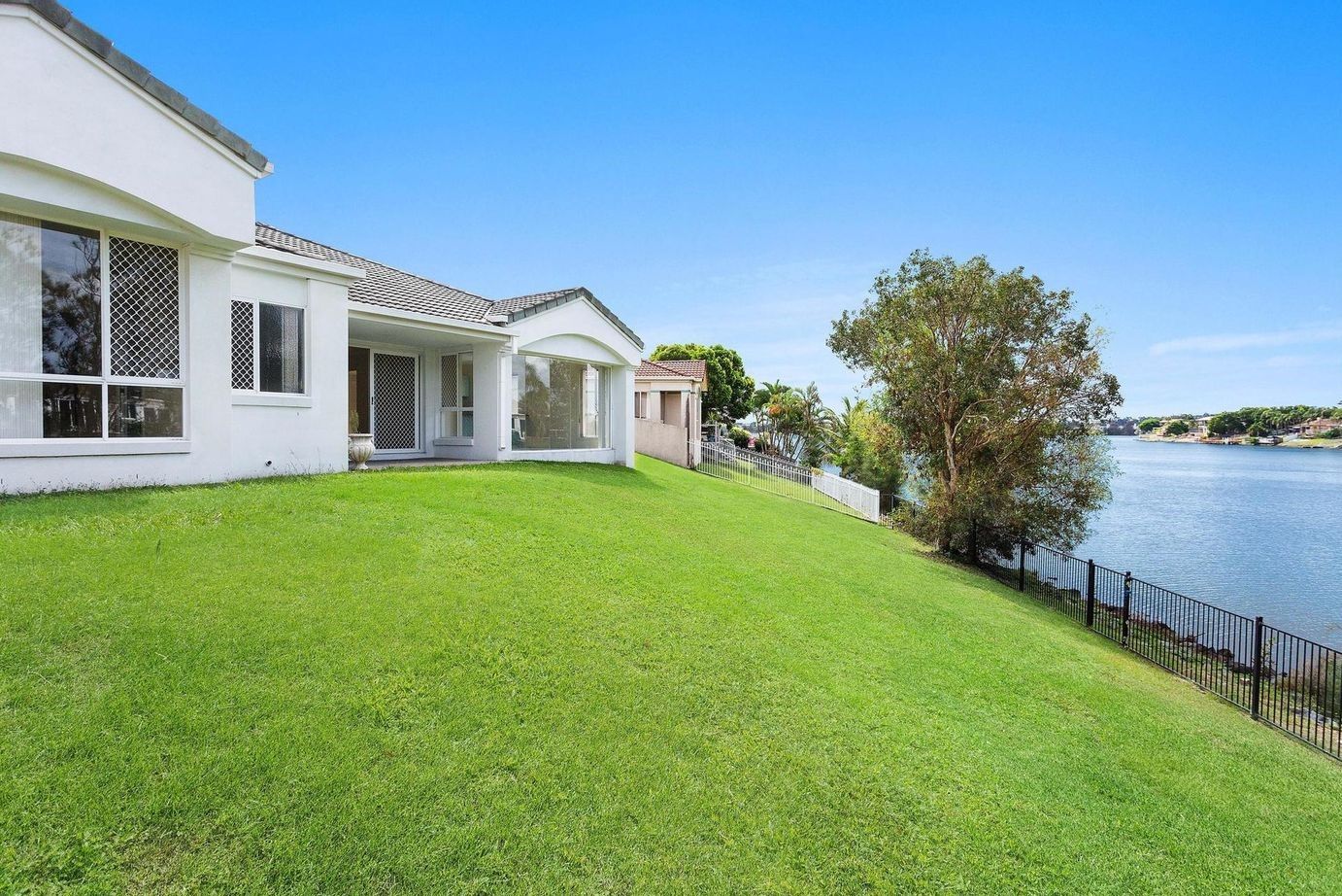 28 Massachusetts Court, Varsity Lakes QLD 4227