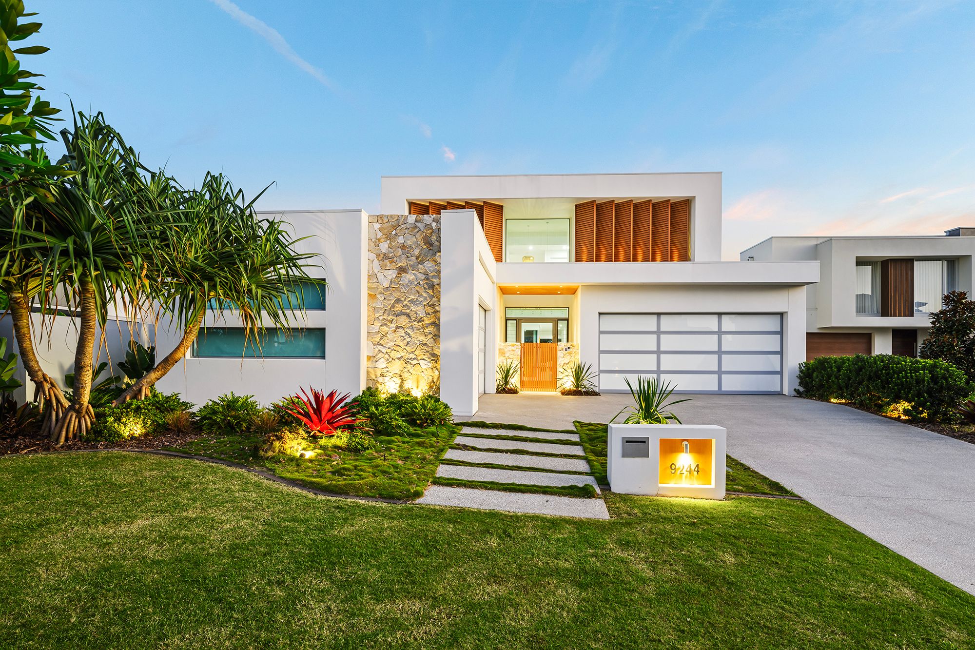 9244 Peter Senior Drive, Hope Island, QLD 4212