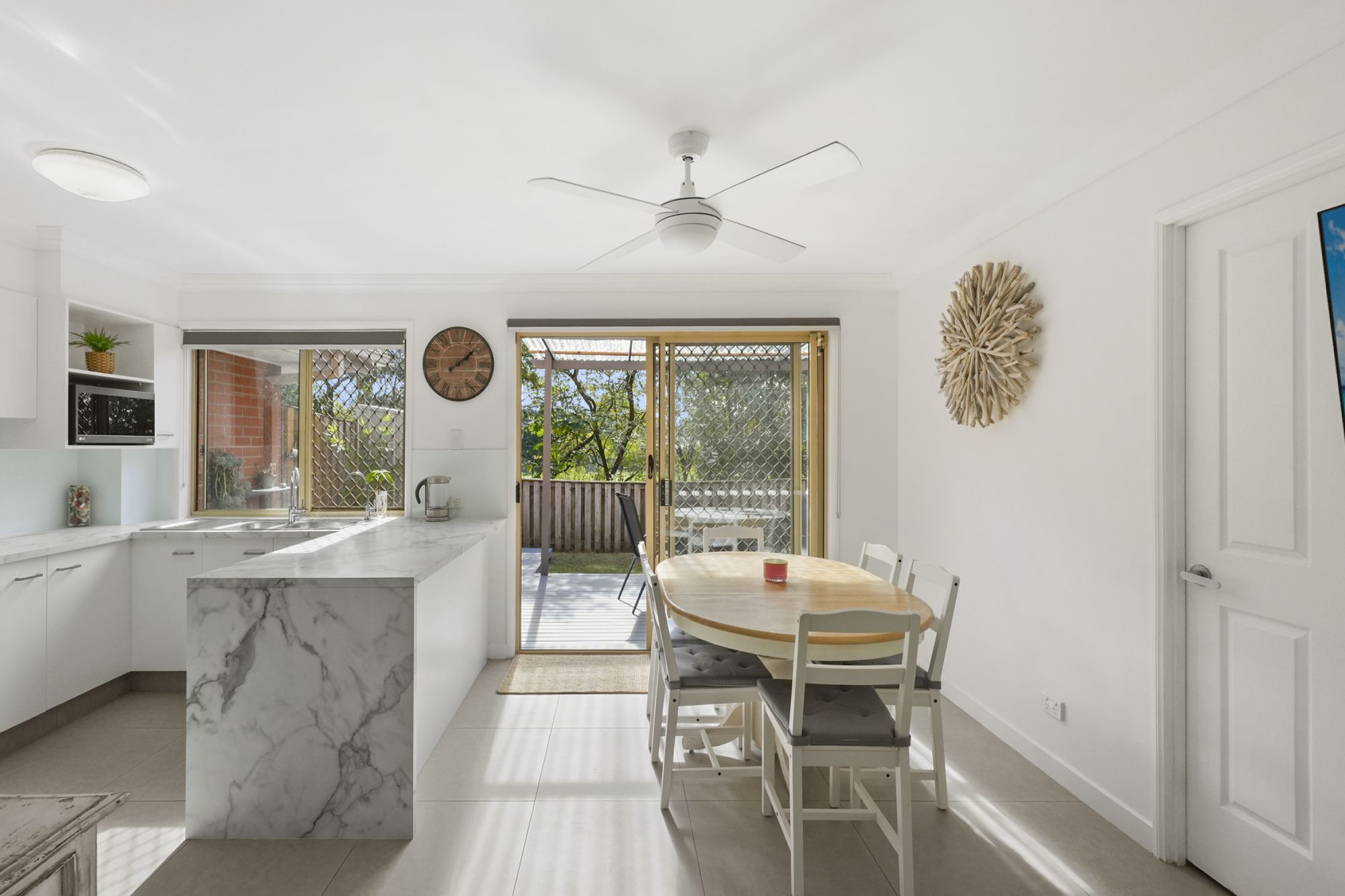 8/54 Gemvale Road — photo 4 of 27