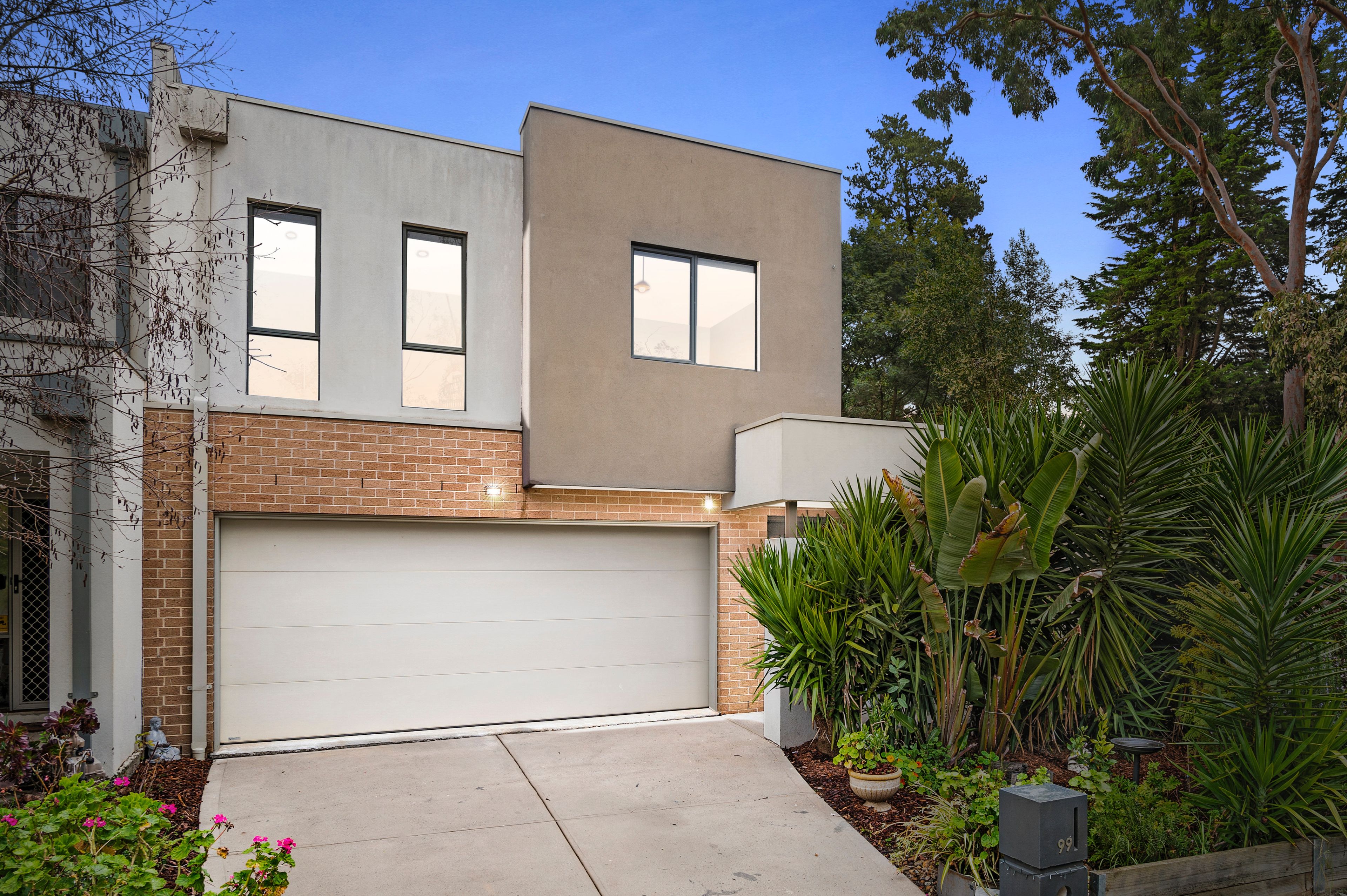 99 SPRIGGS Drive, Croydon VIC 3136