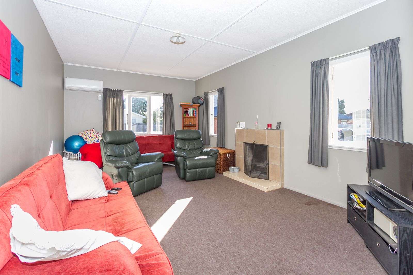 221 Fox Street photo 2