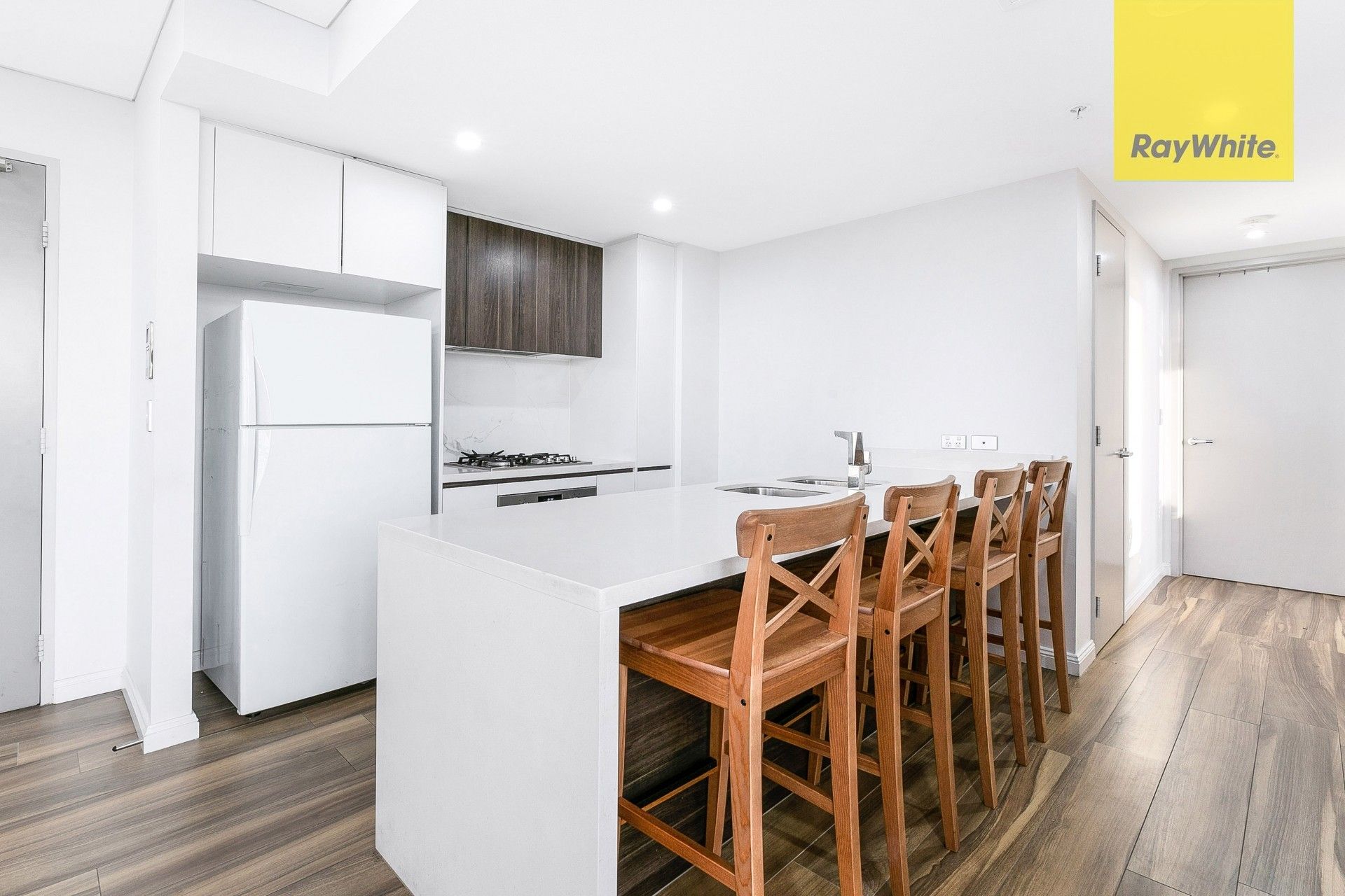 5301//330 Church Street — photo 4 of 13