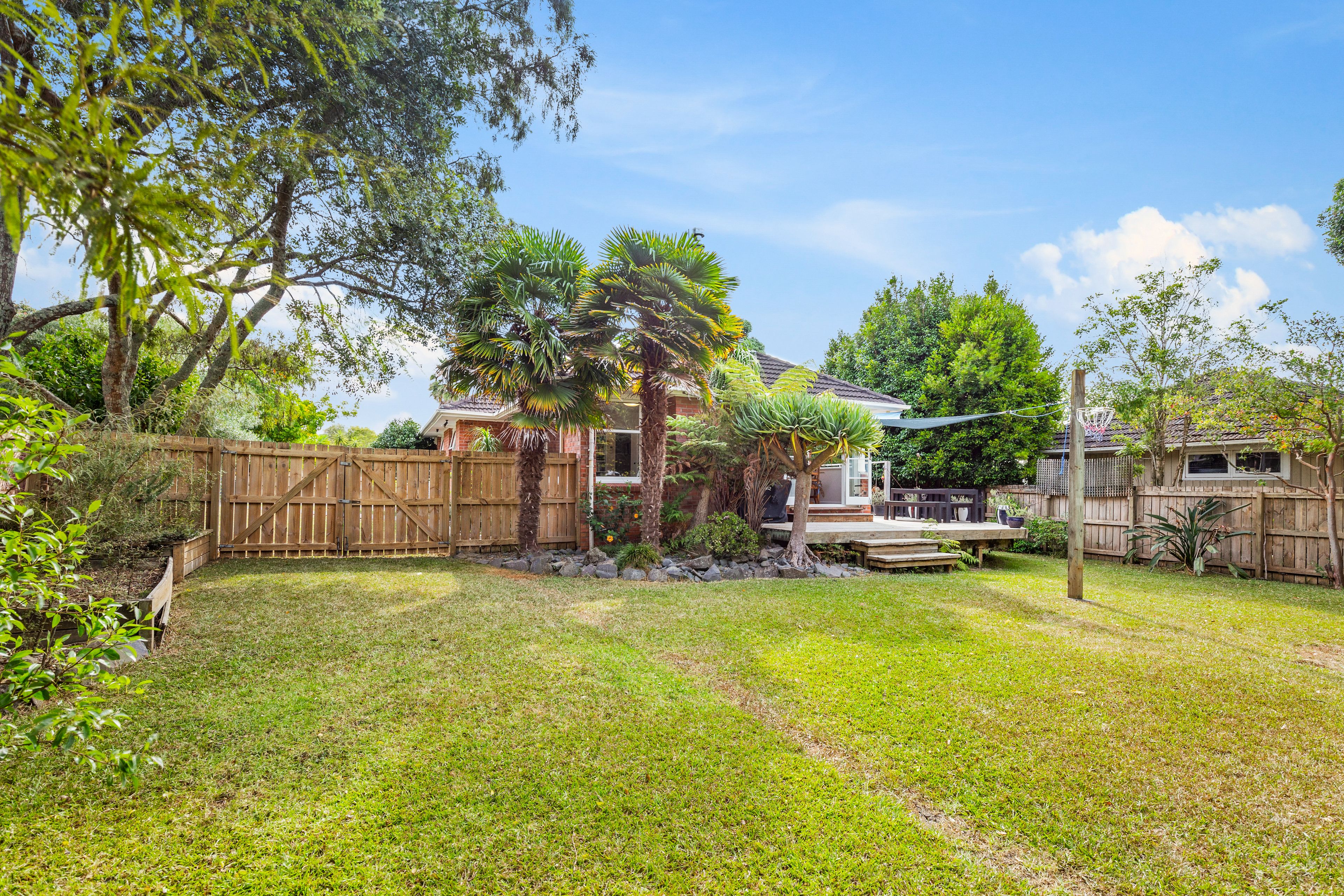 2 Cajero Place, Green Bay, Waitakere City