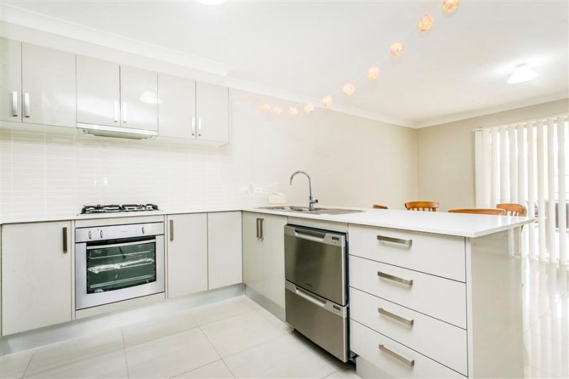 10 Governor Street, JORDAN SPRINGS, NSW 2747