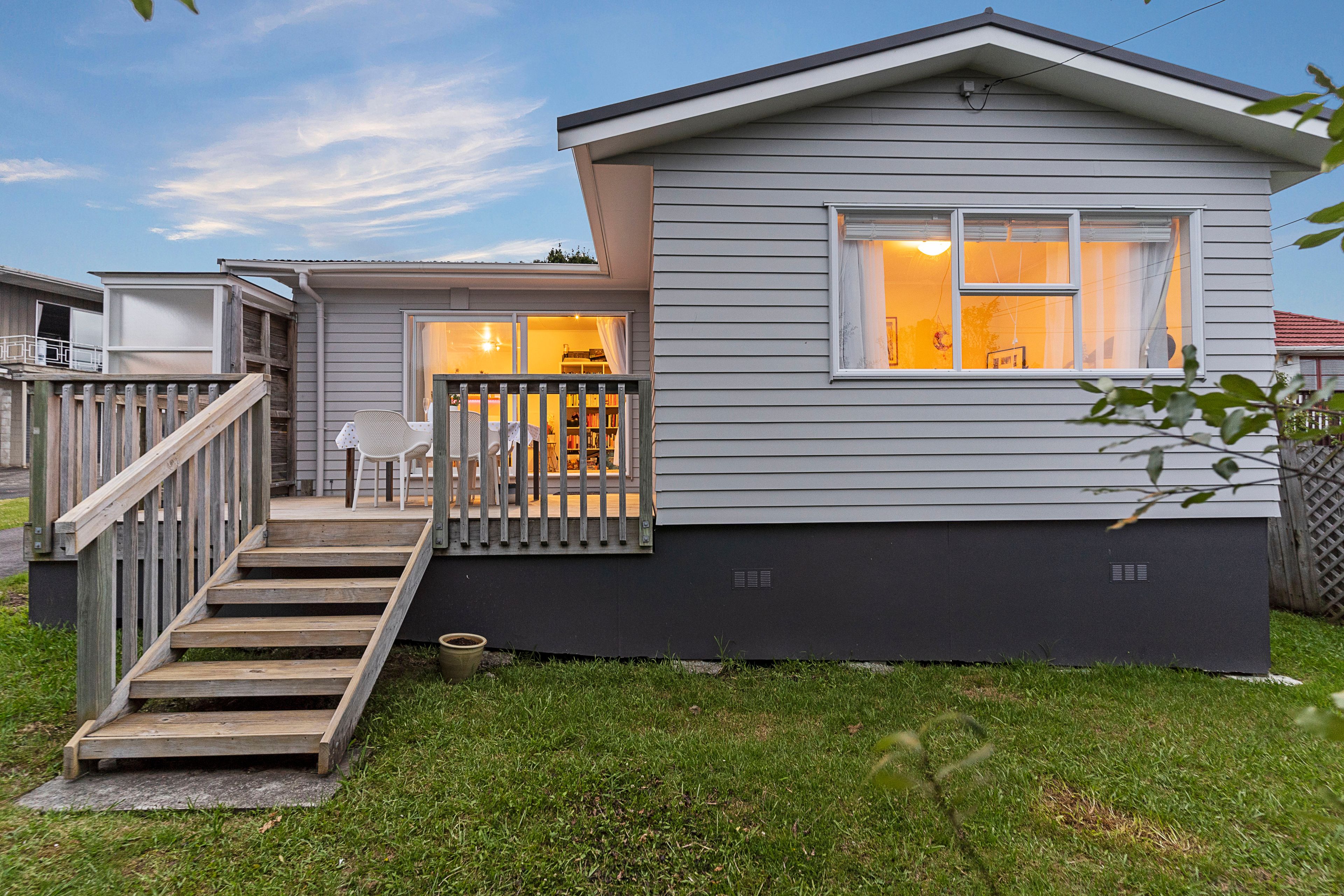 1/7 Chivalry Road, Glenfield, North Shore City 0629 Sold House Ray