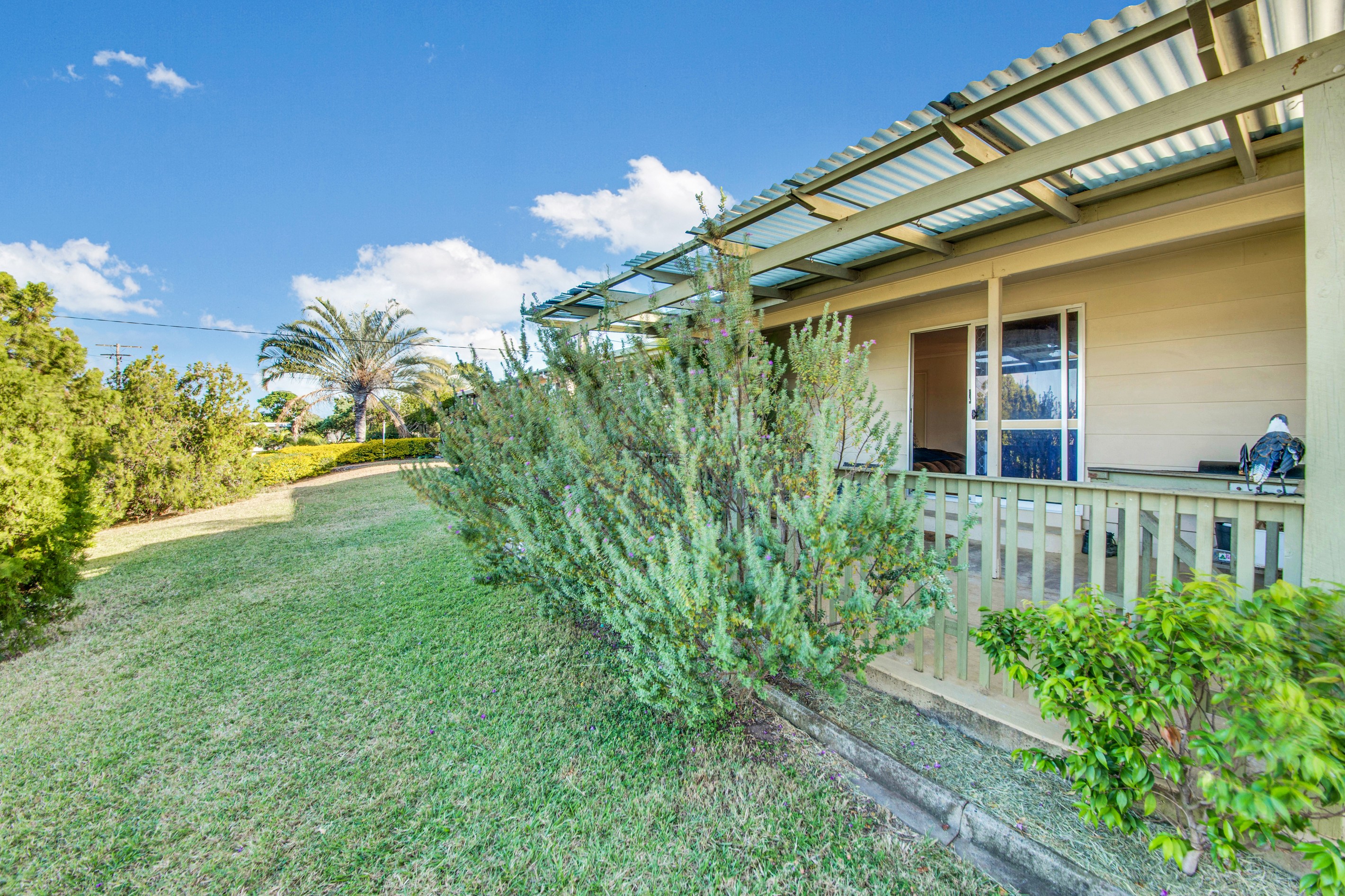 15 Hansen Crescent, Clinton, QLD 4680