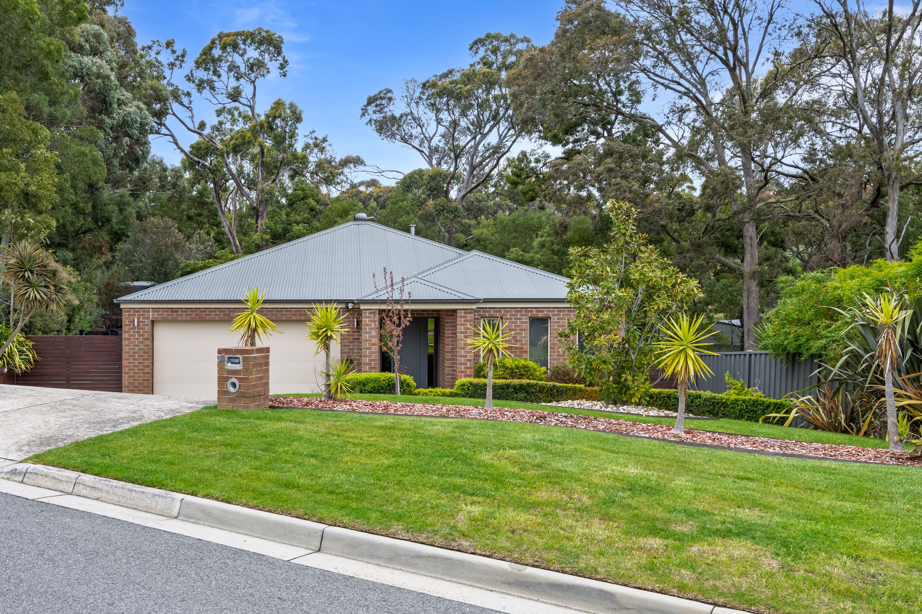 36 Oakbank Drive, Mount Helen, VIC 3350