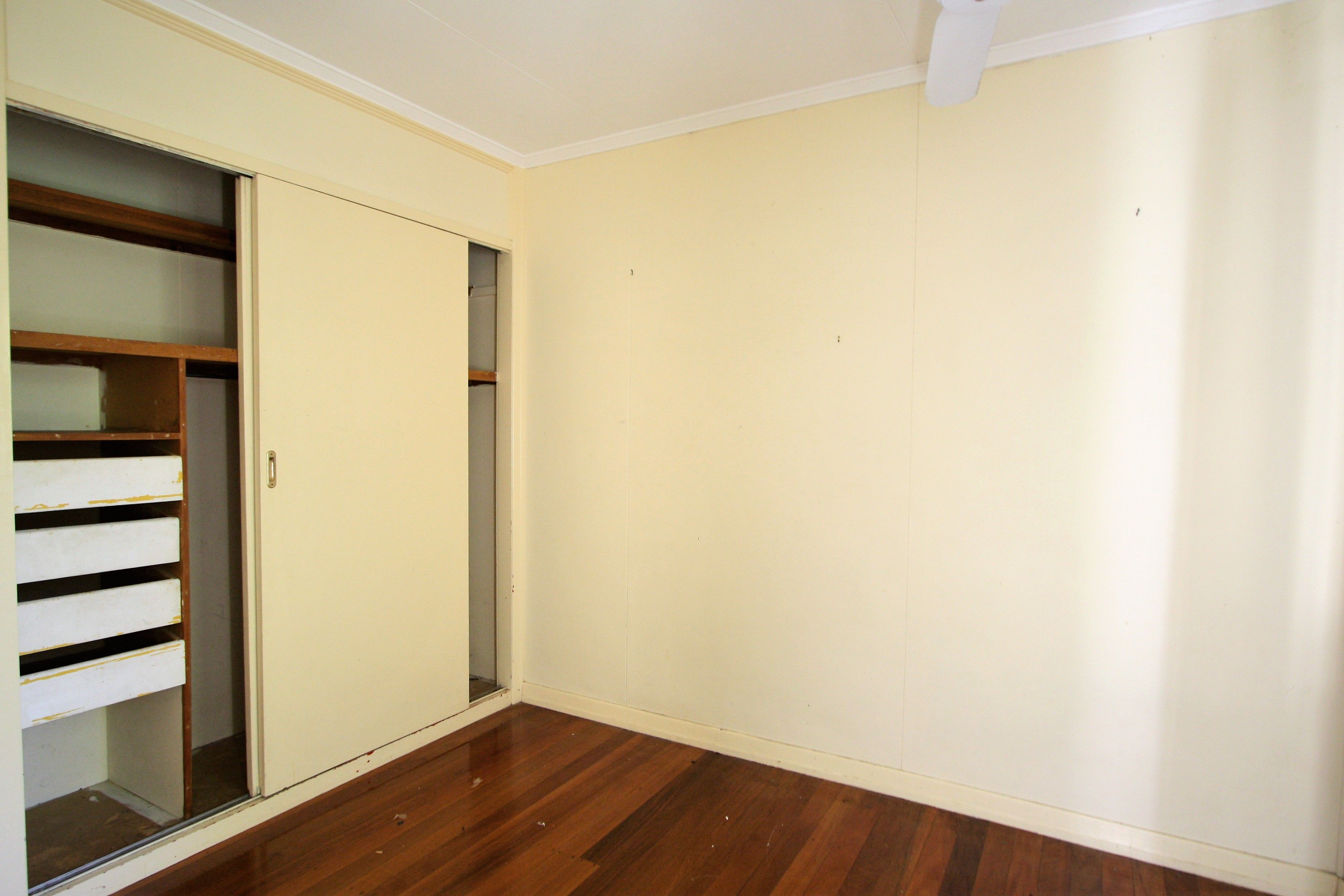 15 Dagmar Street, Holland Park West, QLD 4121