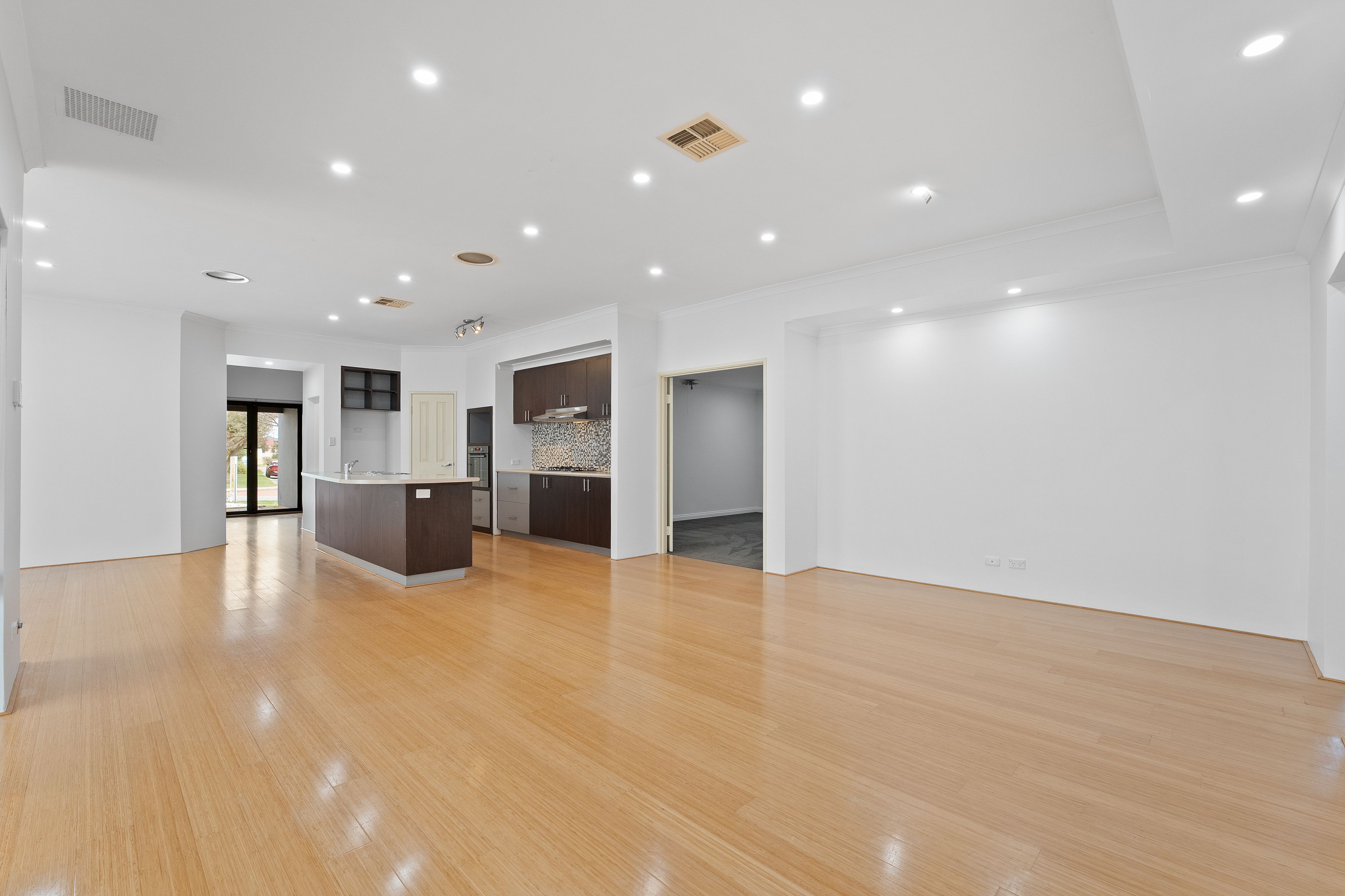 33 Liesham Crescent — photo 11 of 30