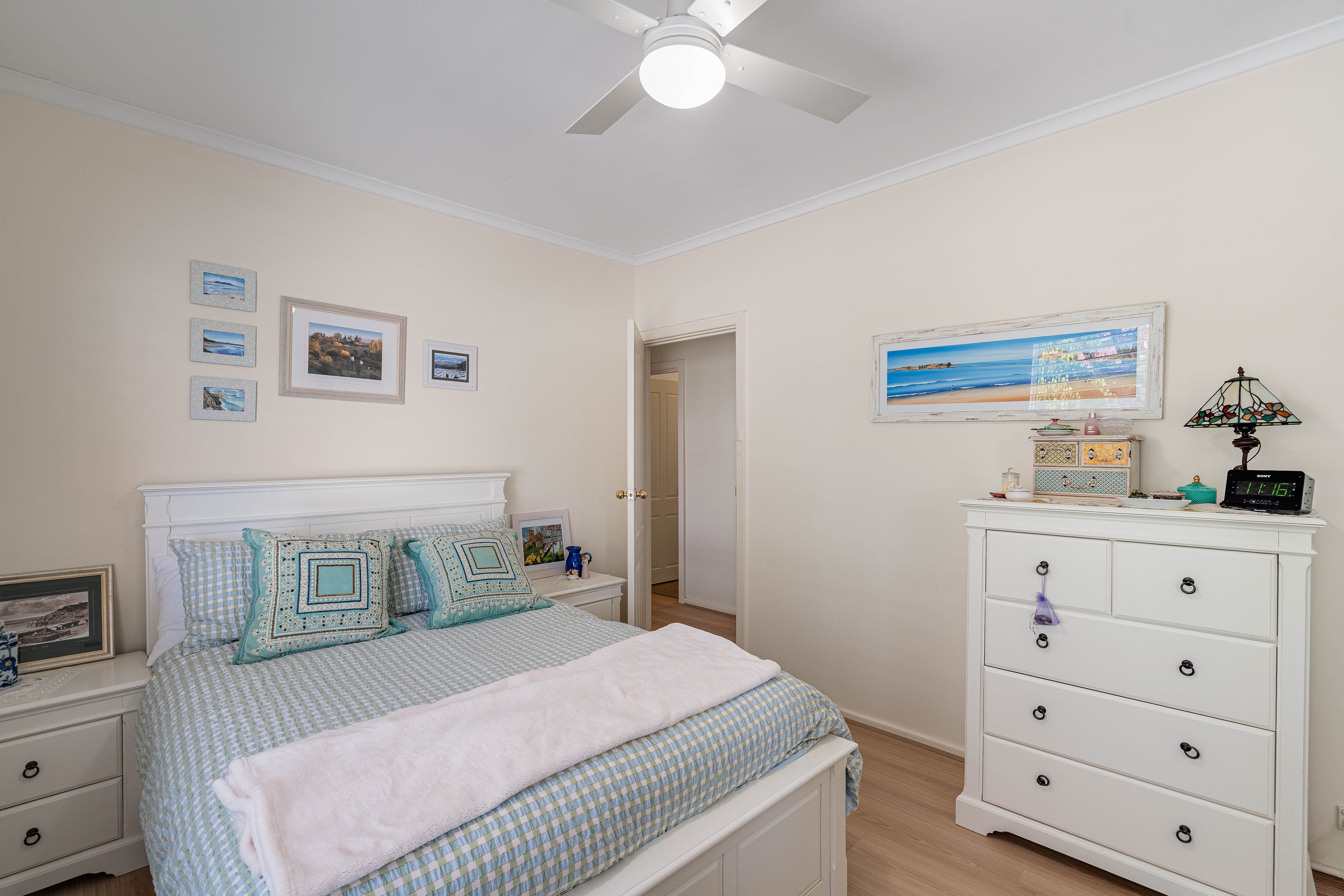 6 Hawkesbury Avenue — photo 12 of 22