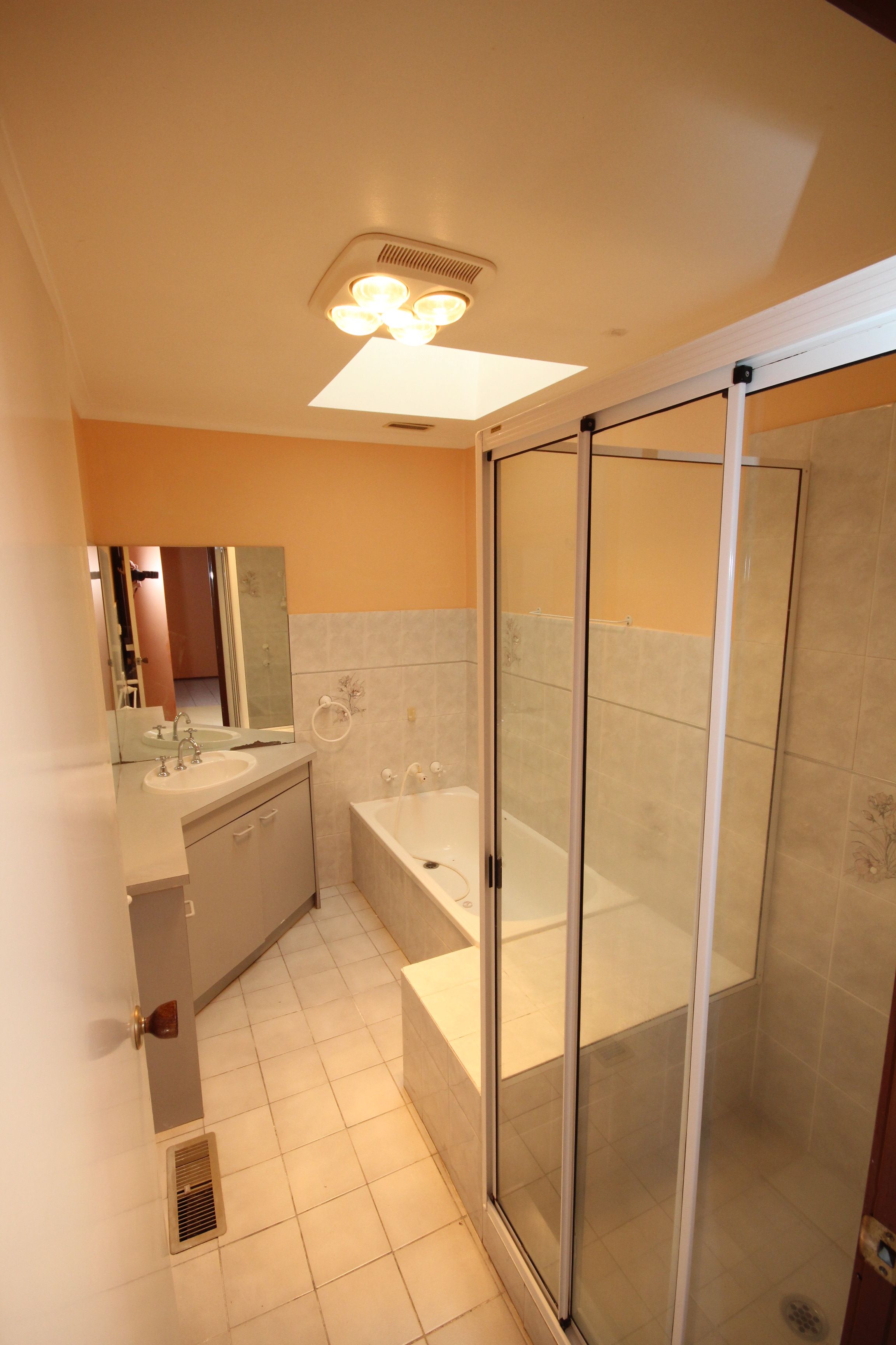 124A Chuculba Crescent — photo 12 of 15