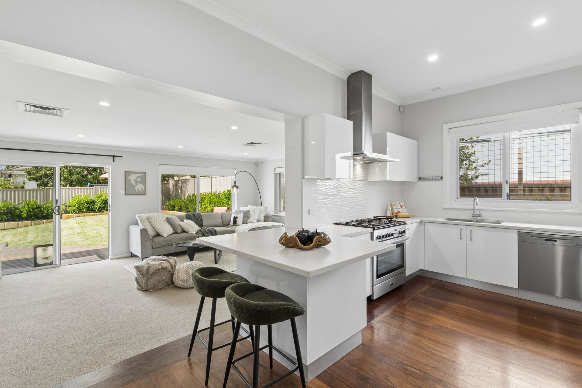 8 Woodlands Street — photo 8 of 30