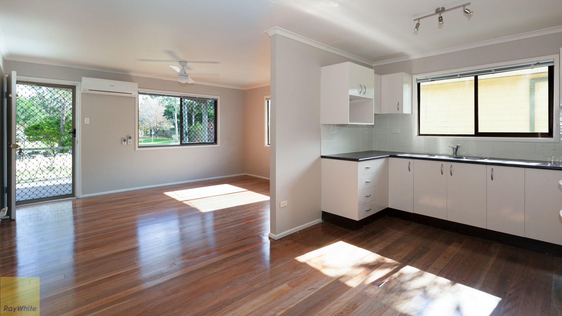 20 Waratah Drive, Crestmead, QLD 4132