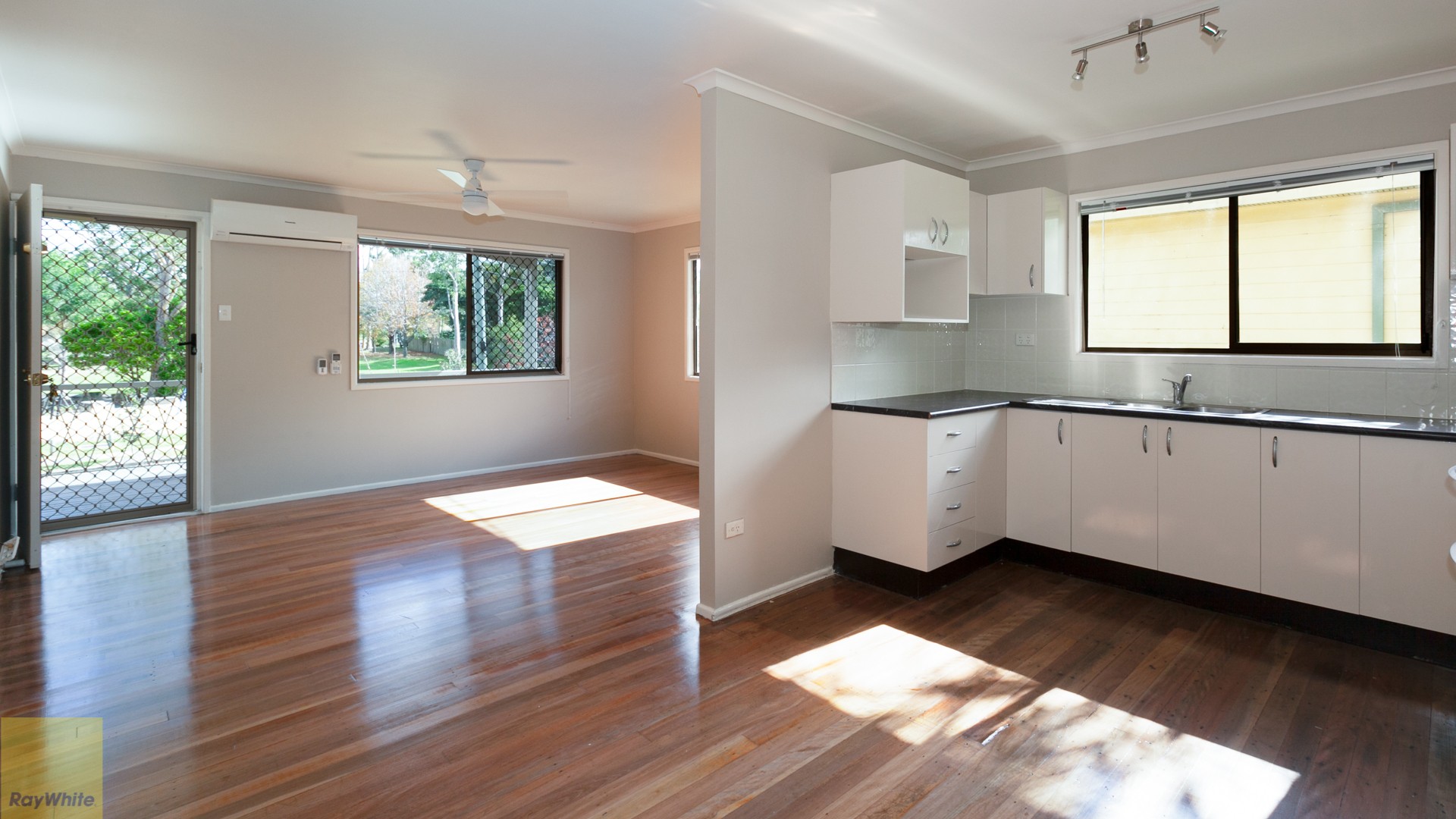 20 Waratah Drive, Crestmead, QLD 4132