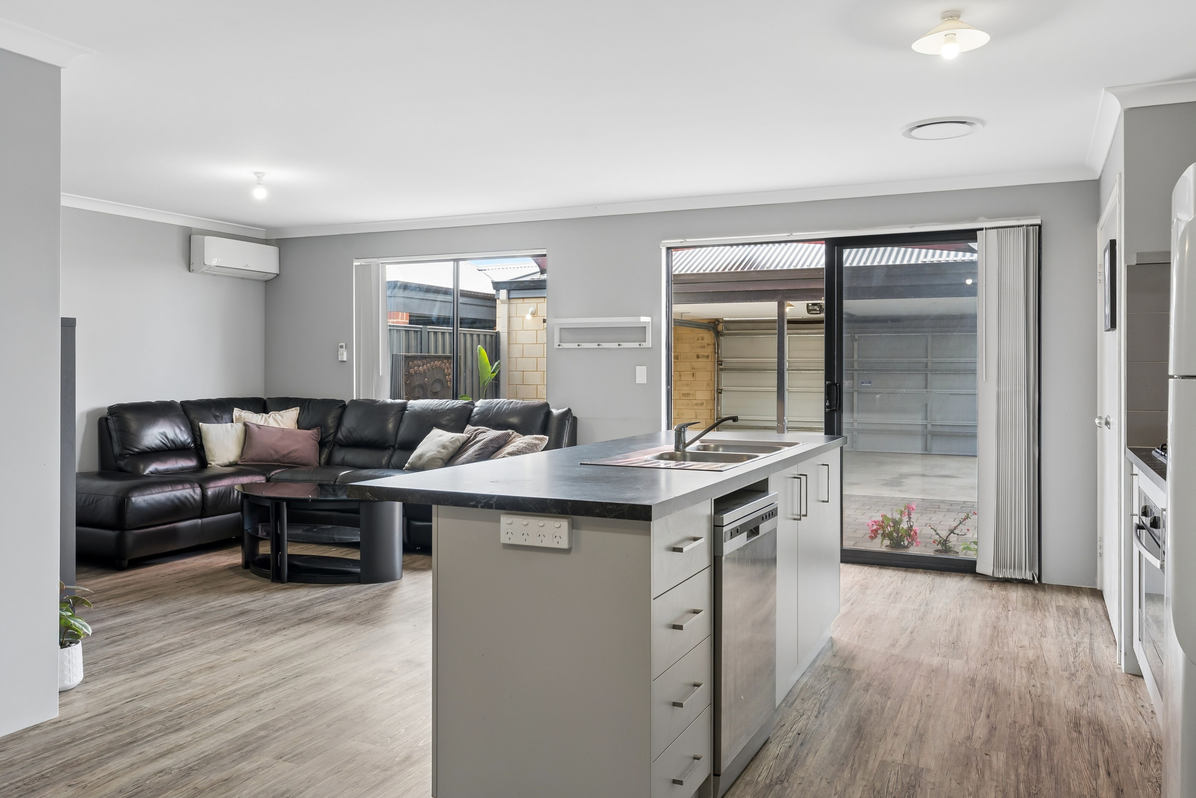 10 Breccia Parade, Wellard, WA 6170