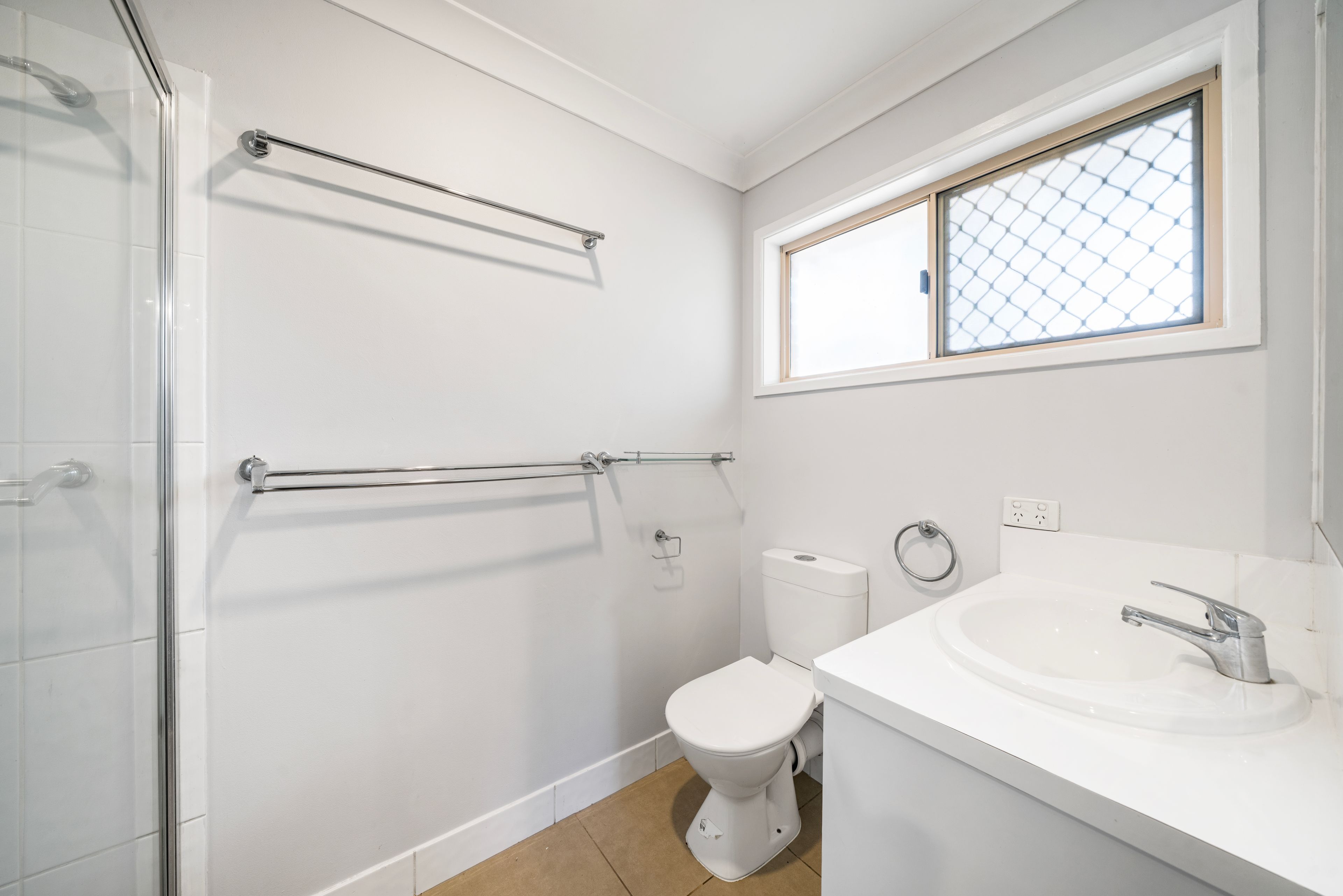 6 Catherine Crescent — photo 17 of 26
