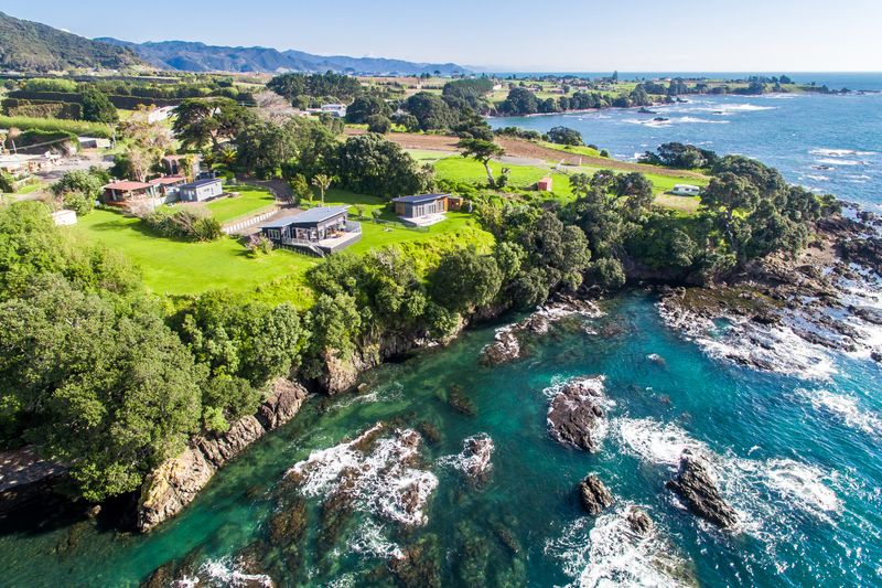 House 6925B State Highway 35, Te Kaha, Opotiki District