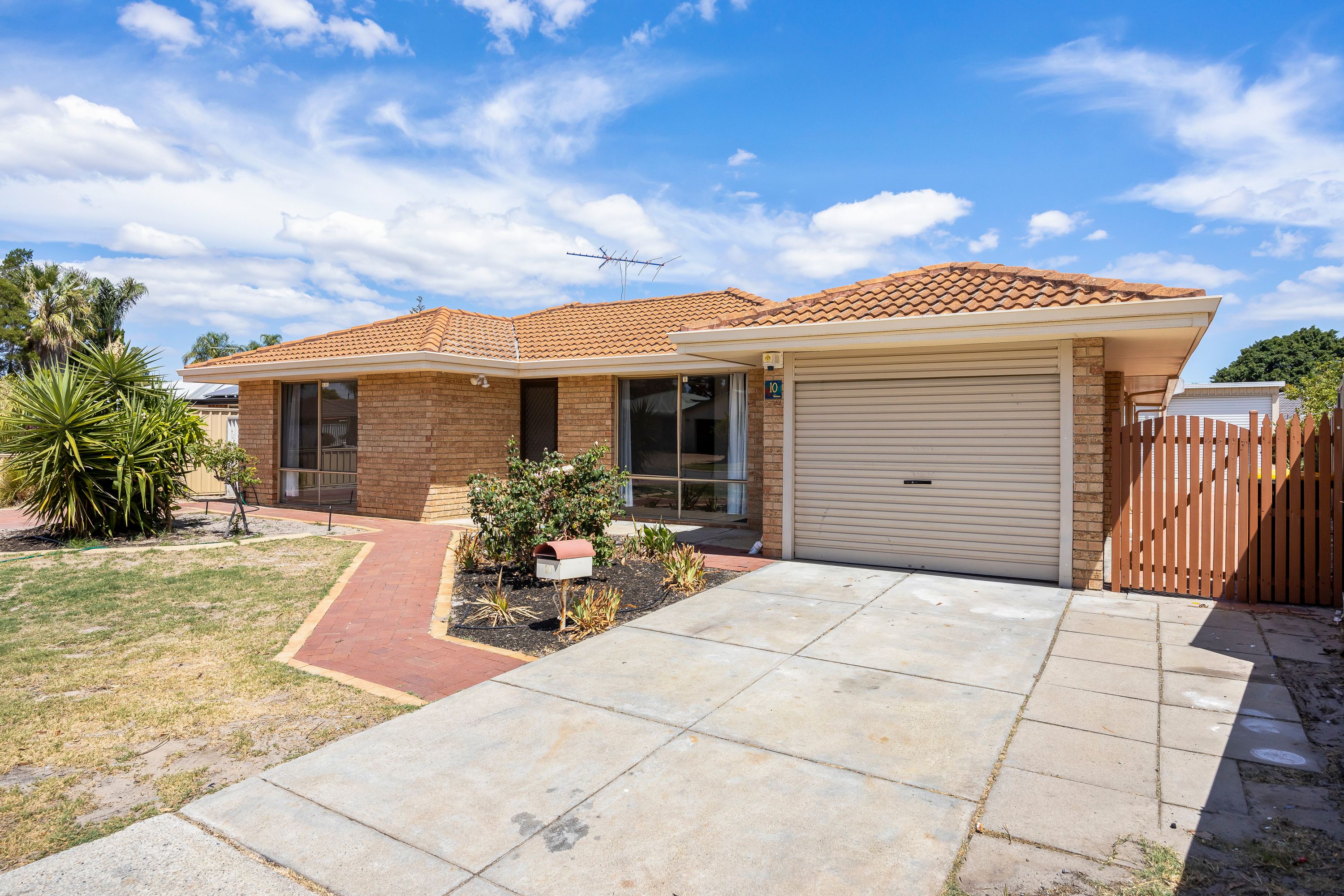 10 Nicholson Place, Ballajura WA 6066