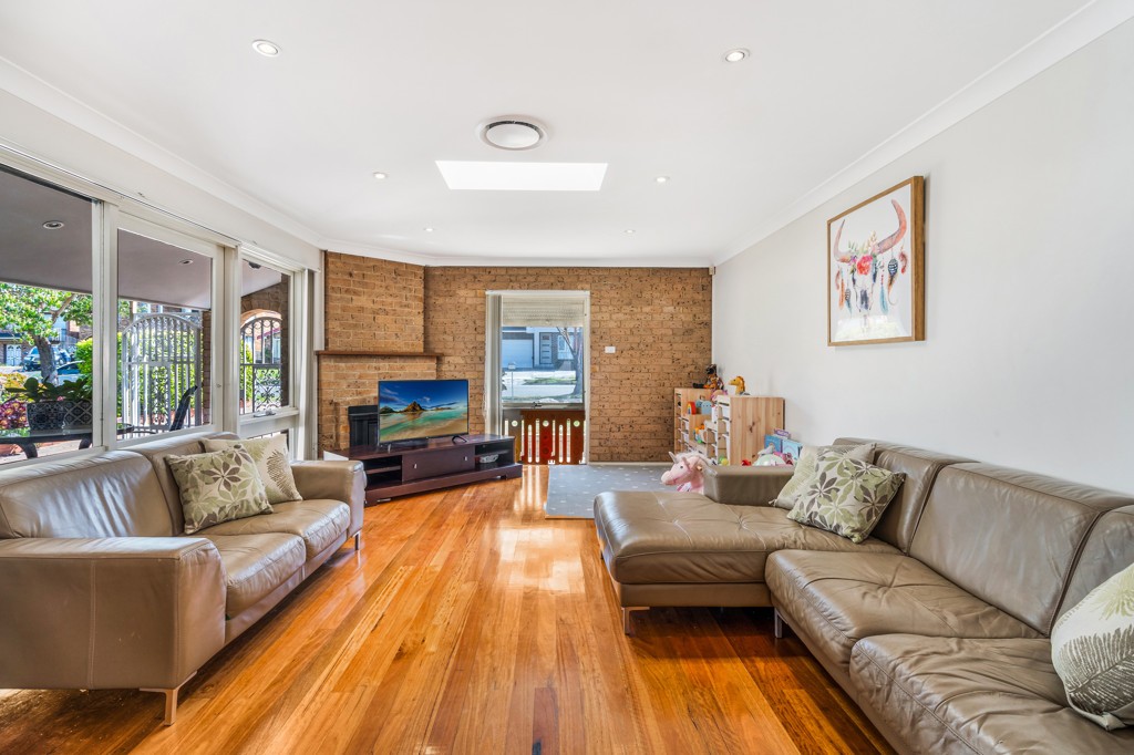 547 Smithfield Road, Greenfield Park, NSW 2176