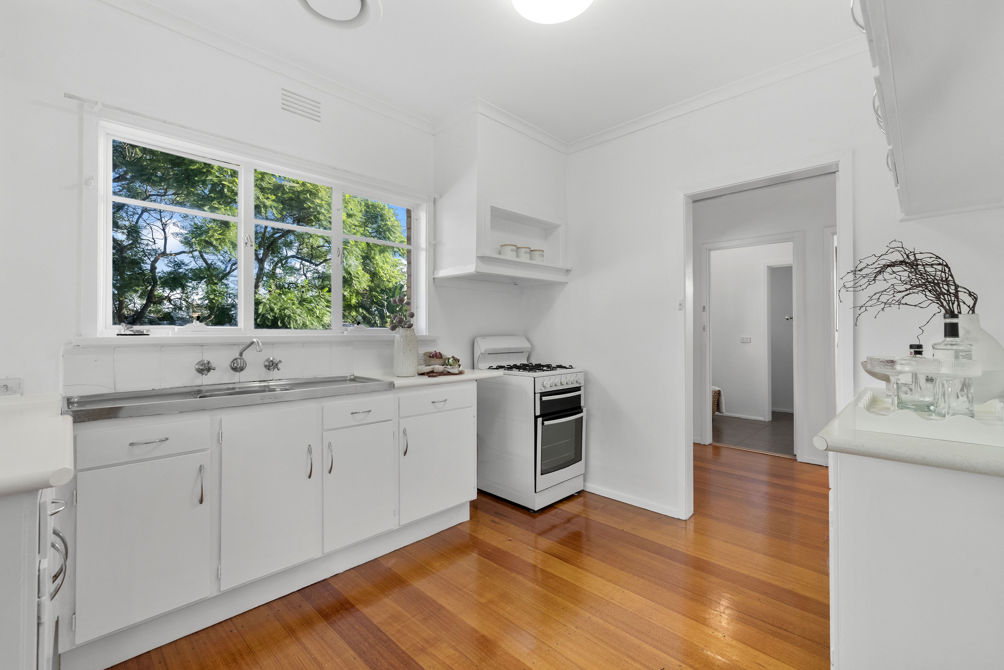 76 Bernard Street — photo 3 of 11