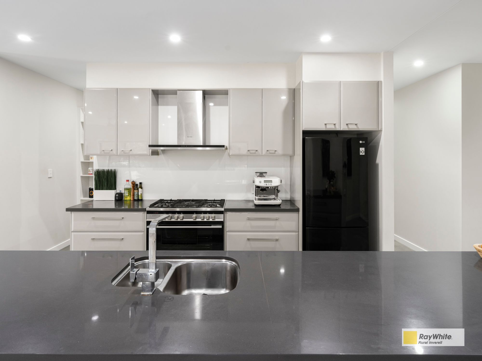 11 Wolbah Close — photo 8 of 30