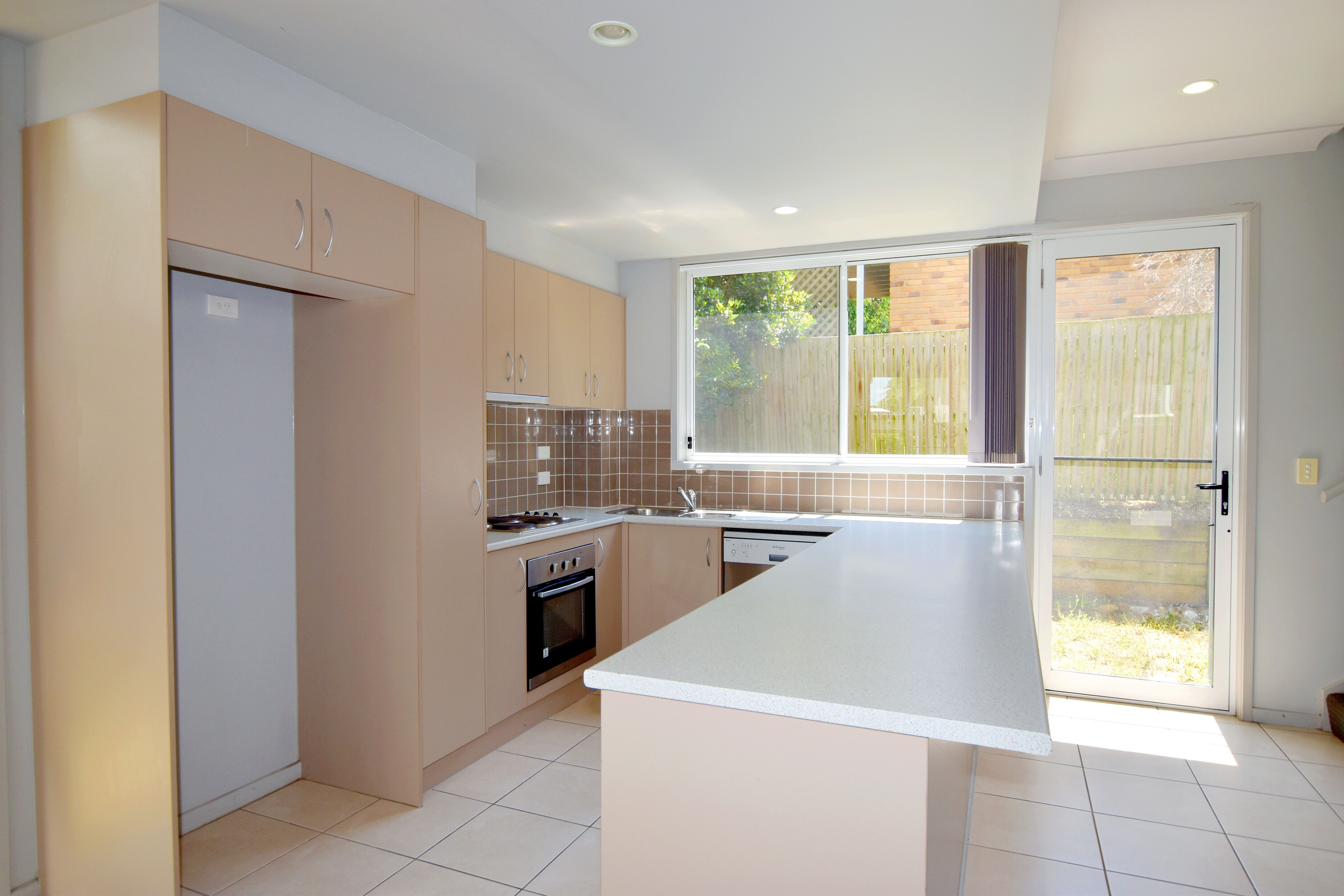 2/14 Fowler Street, West Gladstone, QLD 4680