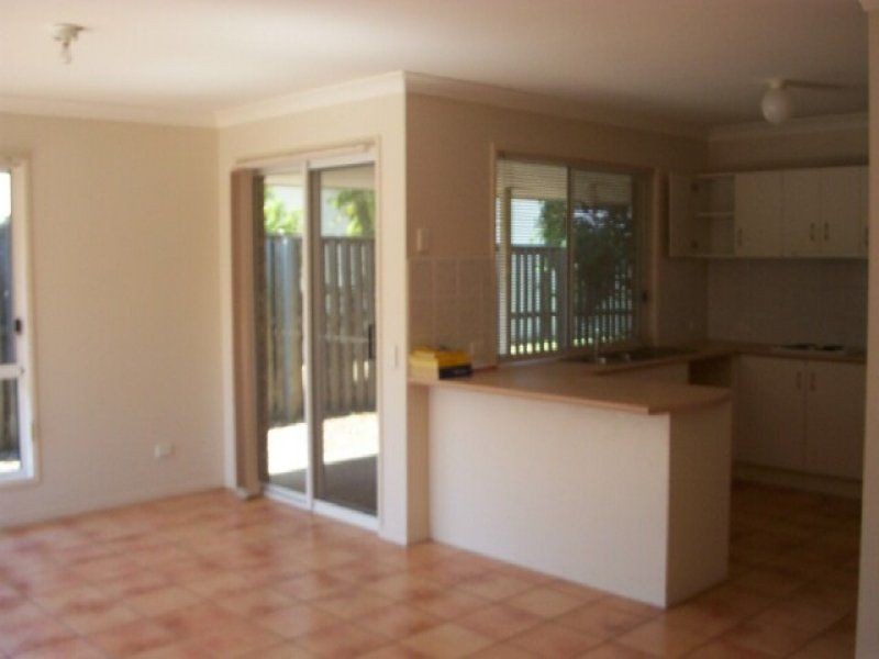 8 Magnolia Grove, Robertson, QLD 4109