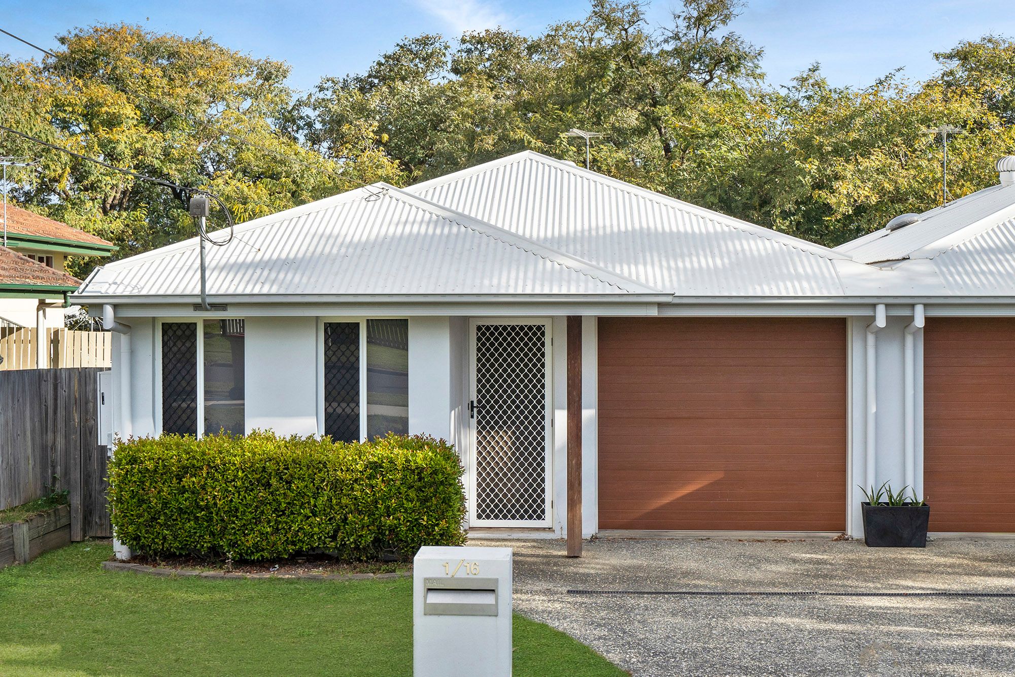 16 Coverack Street, Leichhardt QLD 4305