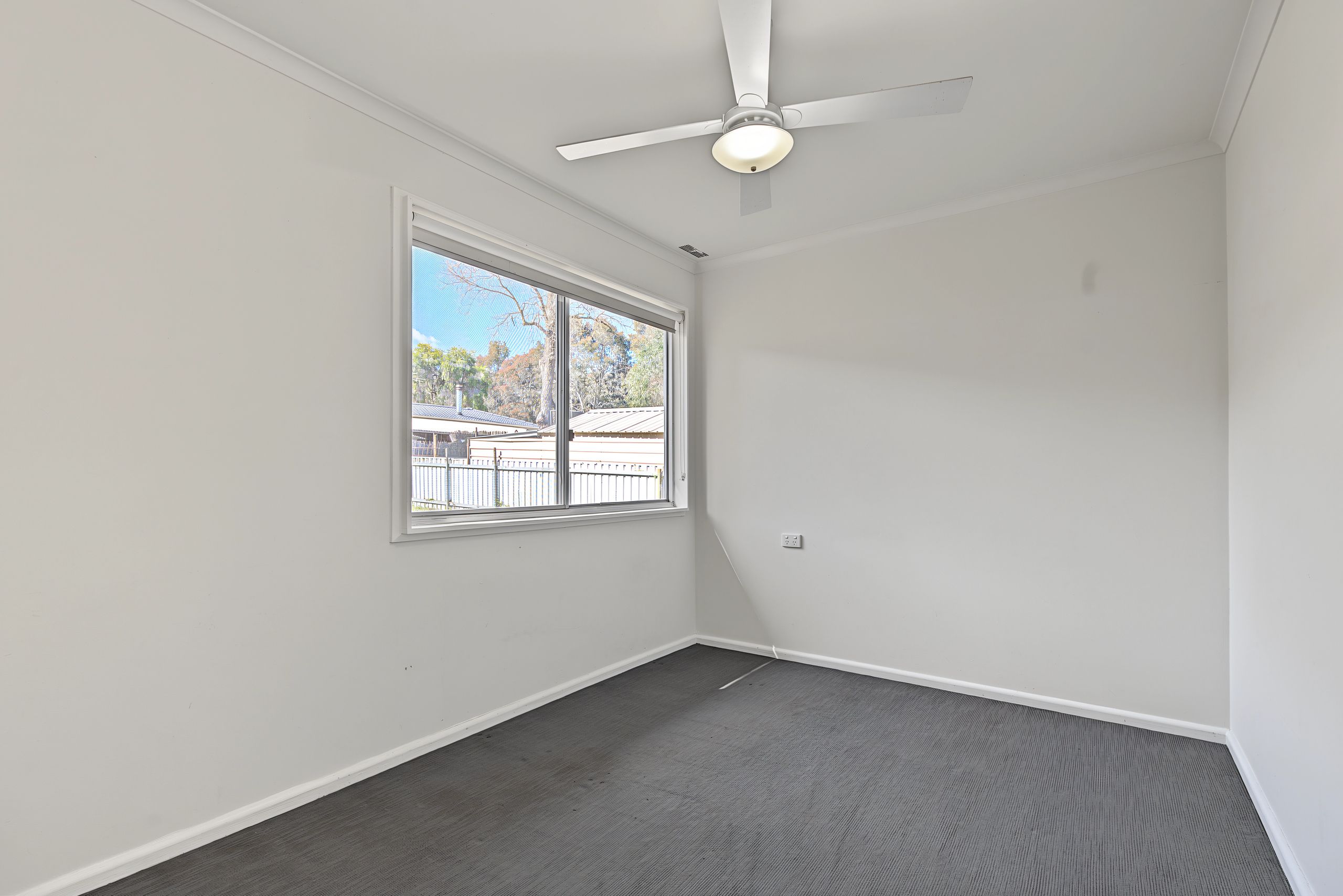 96 Kurrajong Crescent — photo 8 of 11