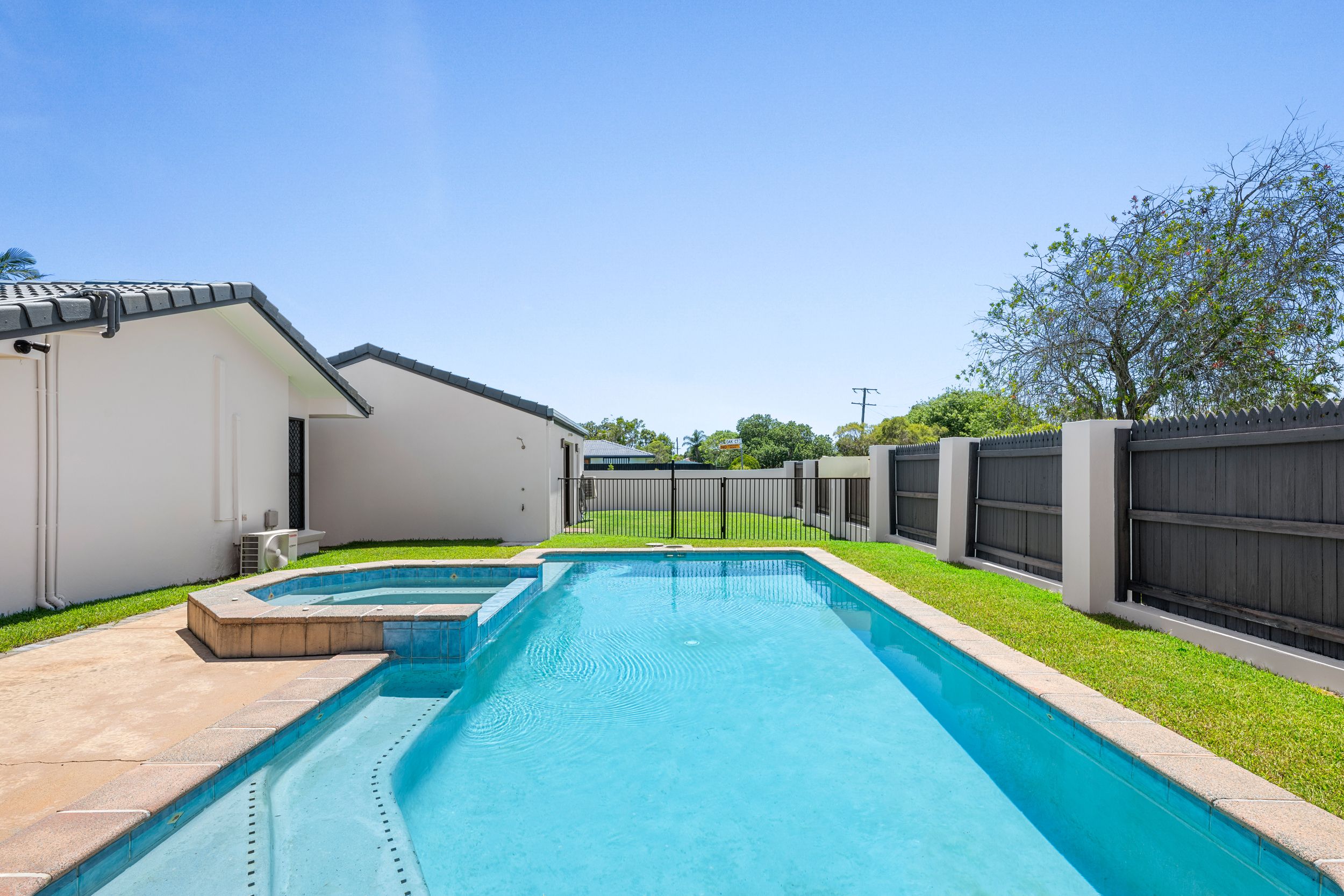 1 Oak Court