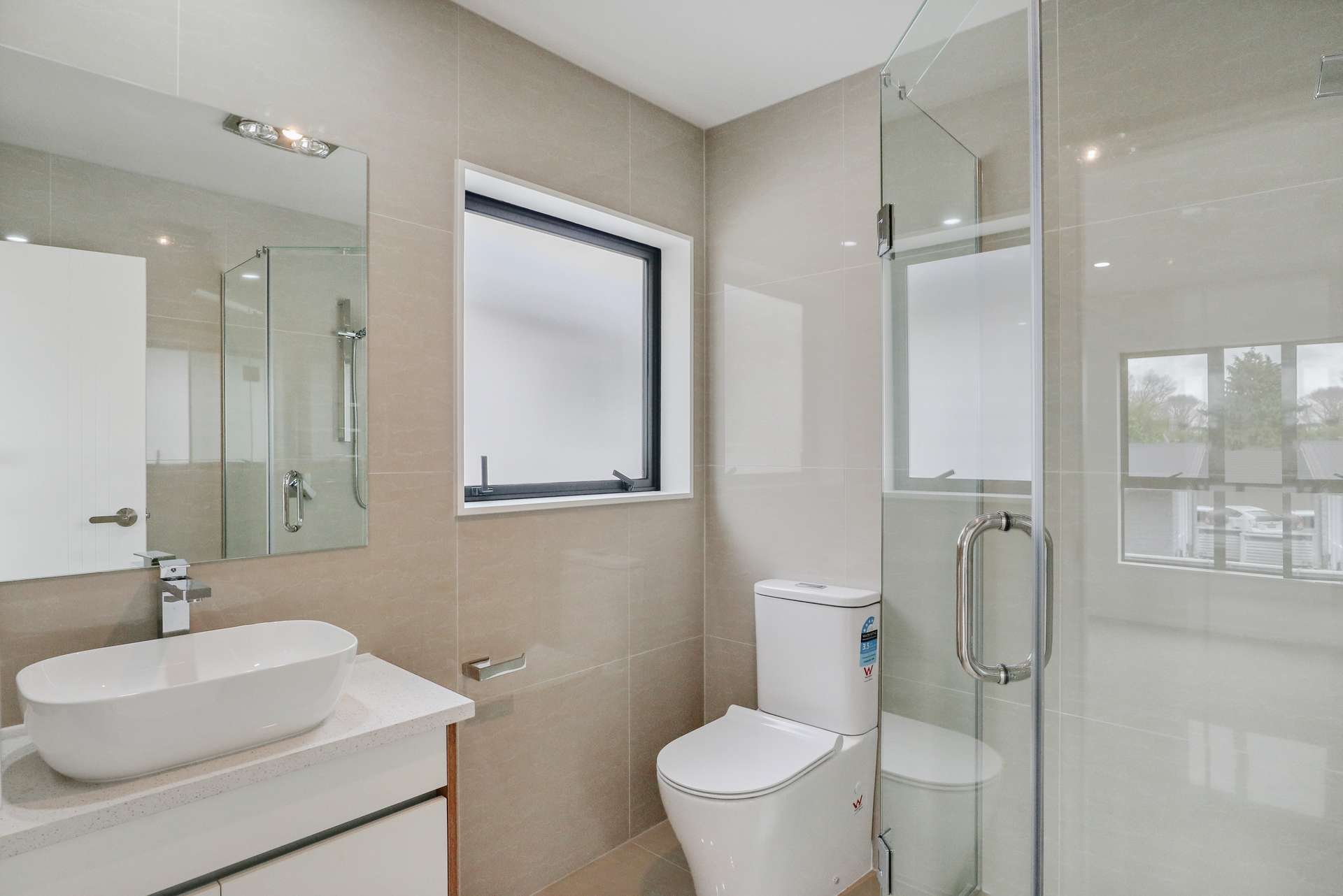 37a Berwyn Avenue photo 8