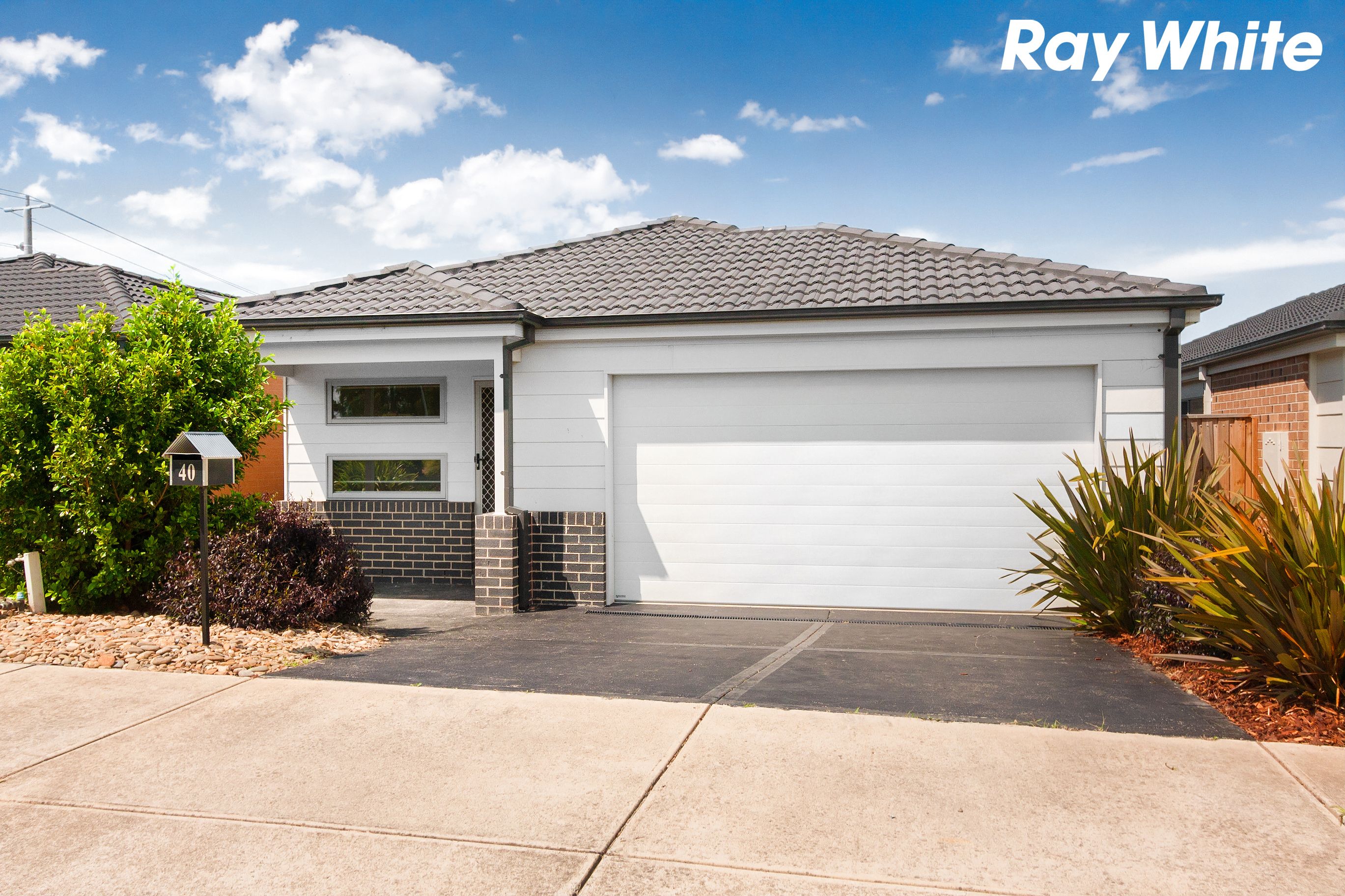 40 Cascade Way, Pakenham VIC 3810