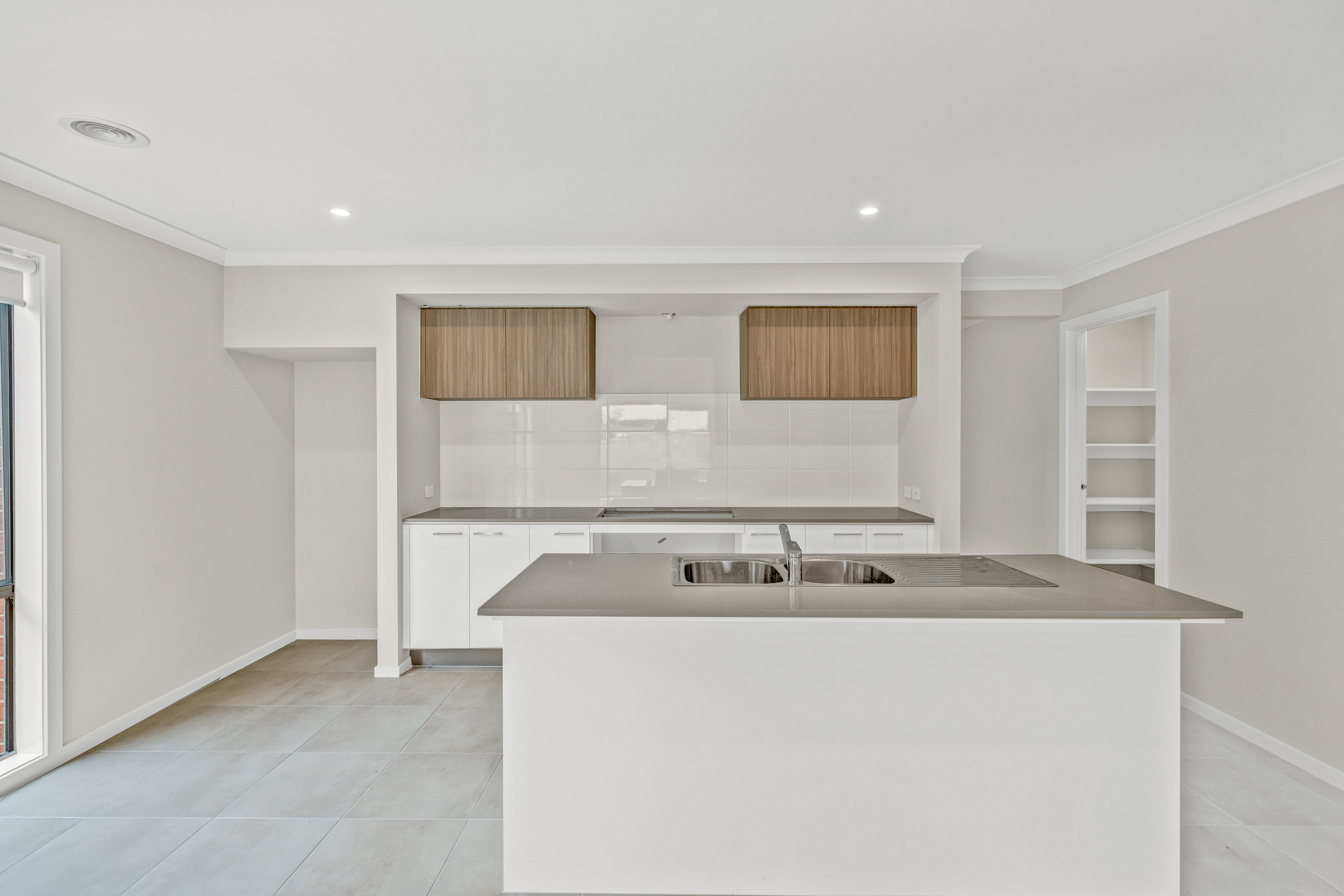 16 Midfield Way, Clyde, VIC 3978