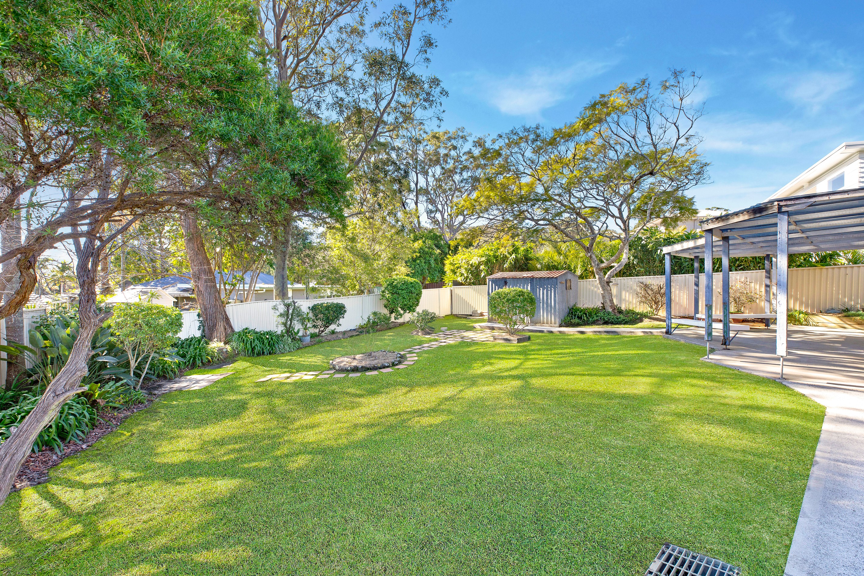 24 Premier Way, Bateau Bay, NSW 2261