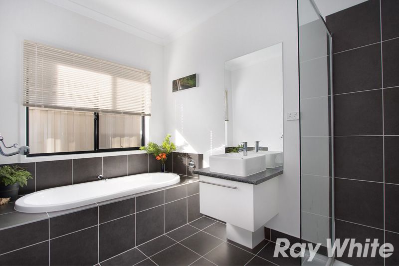 34 Ashford Drive, Pakenham, VIC 3810