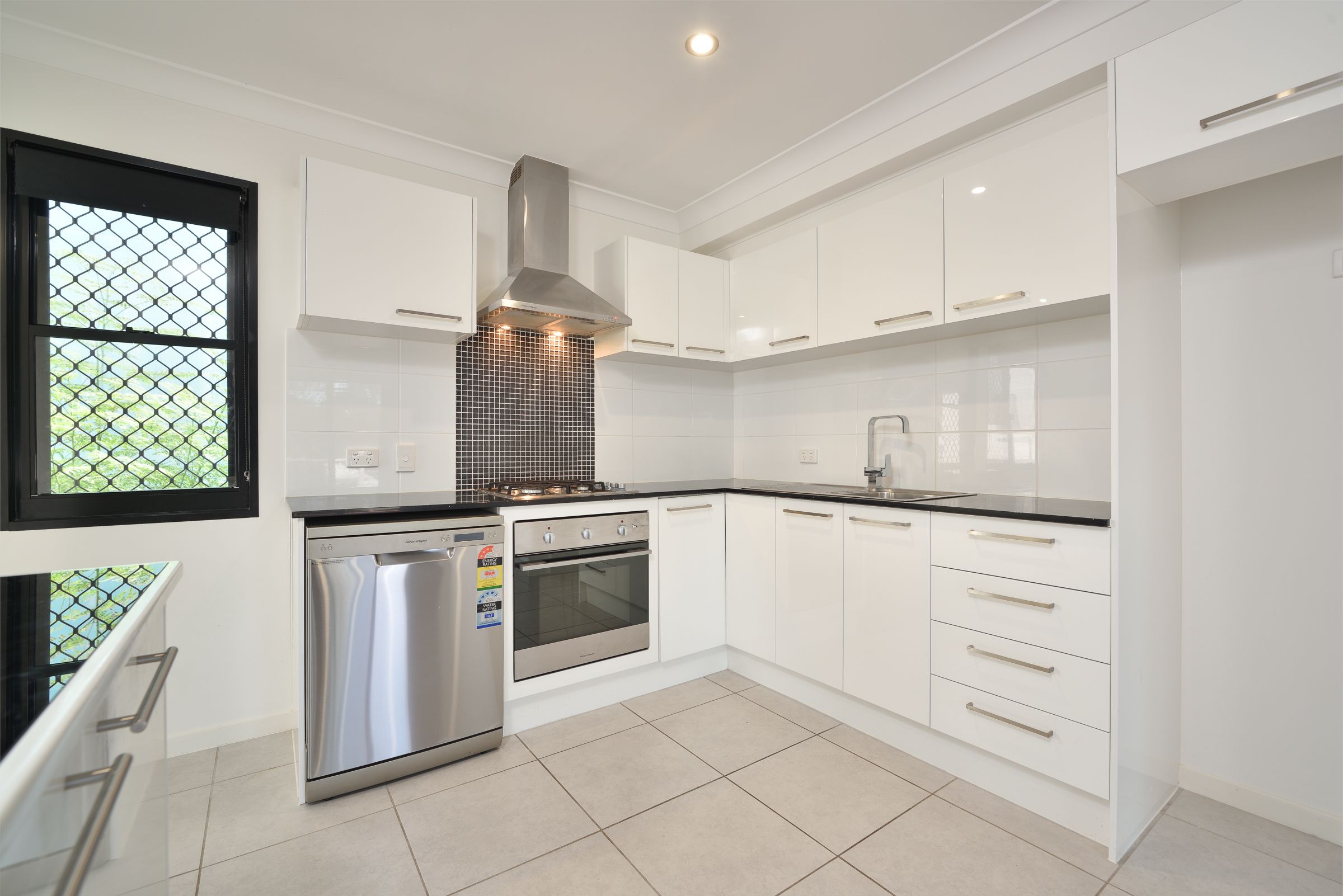 4/3 Christina Road, Clinton, QLD 4680