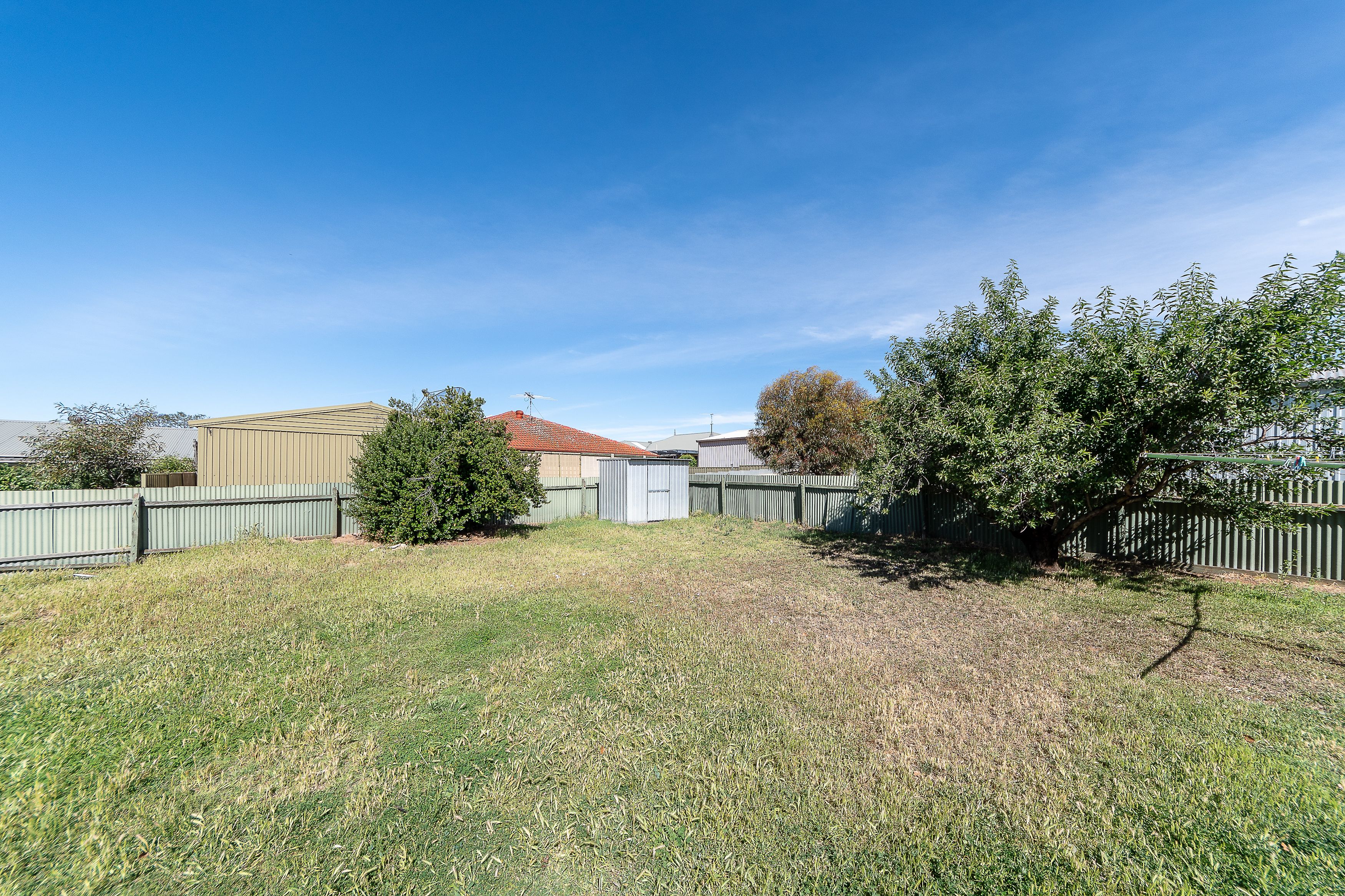 4 Leslie Street — photo 13 of 15