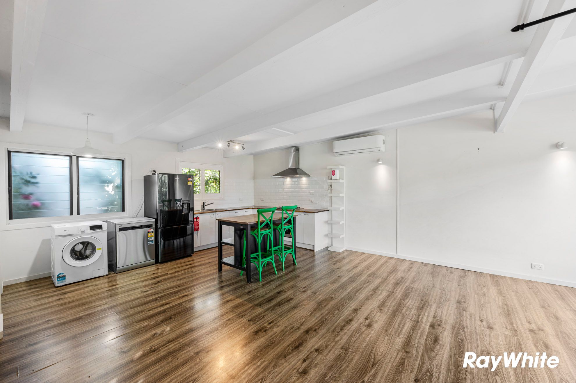 35 Derribong Avenue — photo 3 of 10
