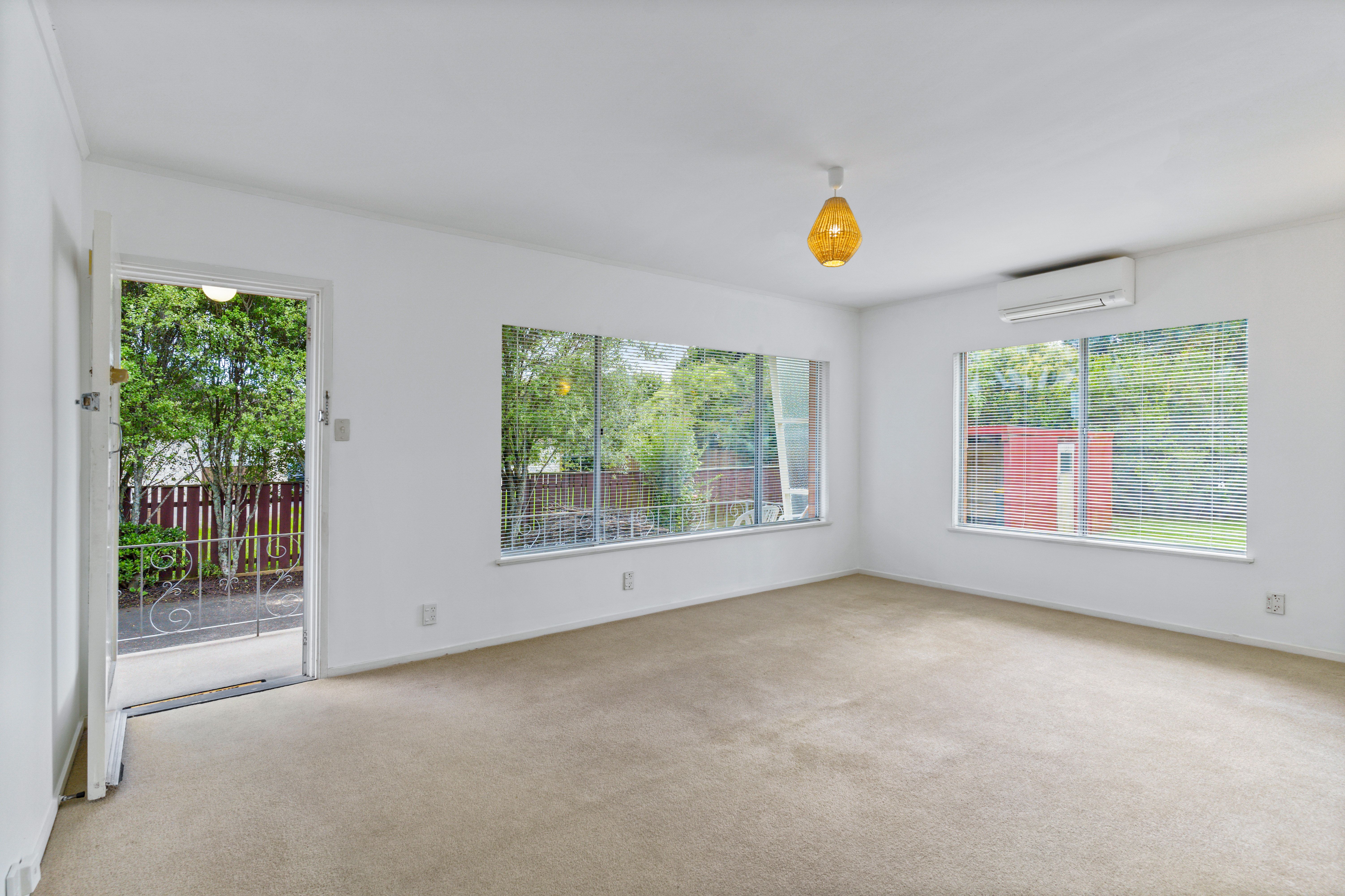 2/3 Pinedale Place, Henderson, Waitakere City