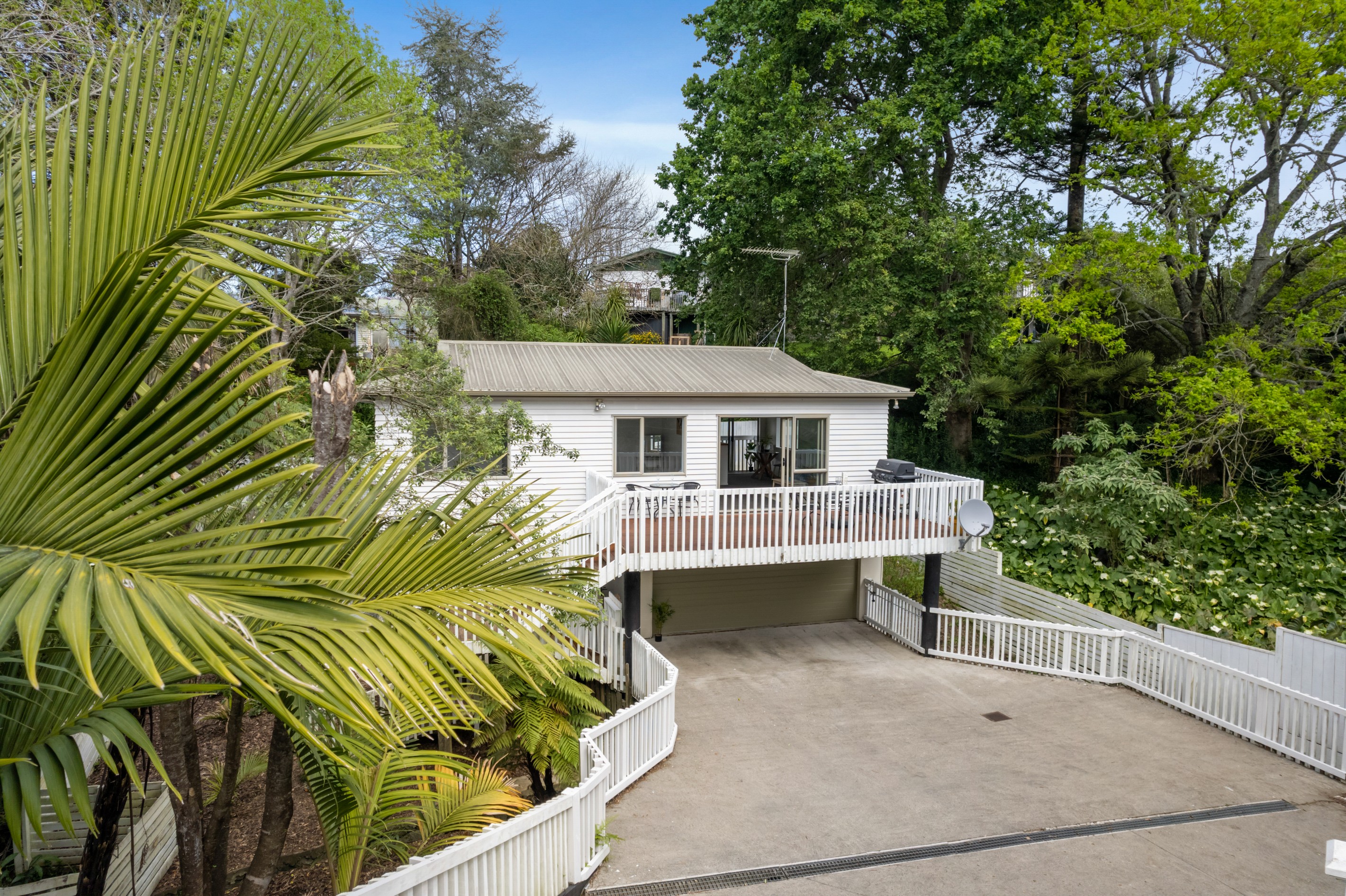 33a Lancaster Road, Beach Haven, North Shore City
