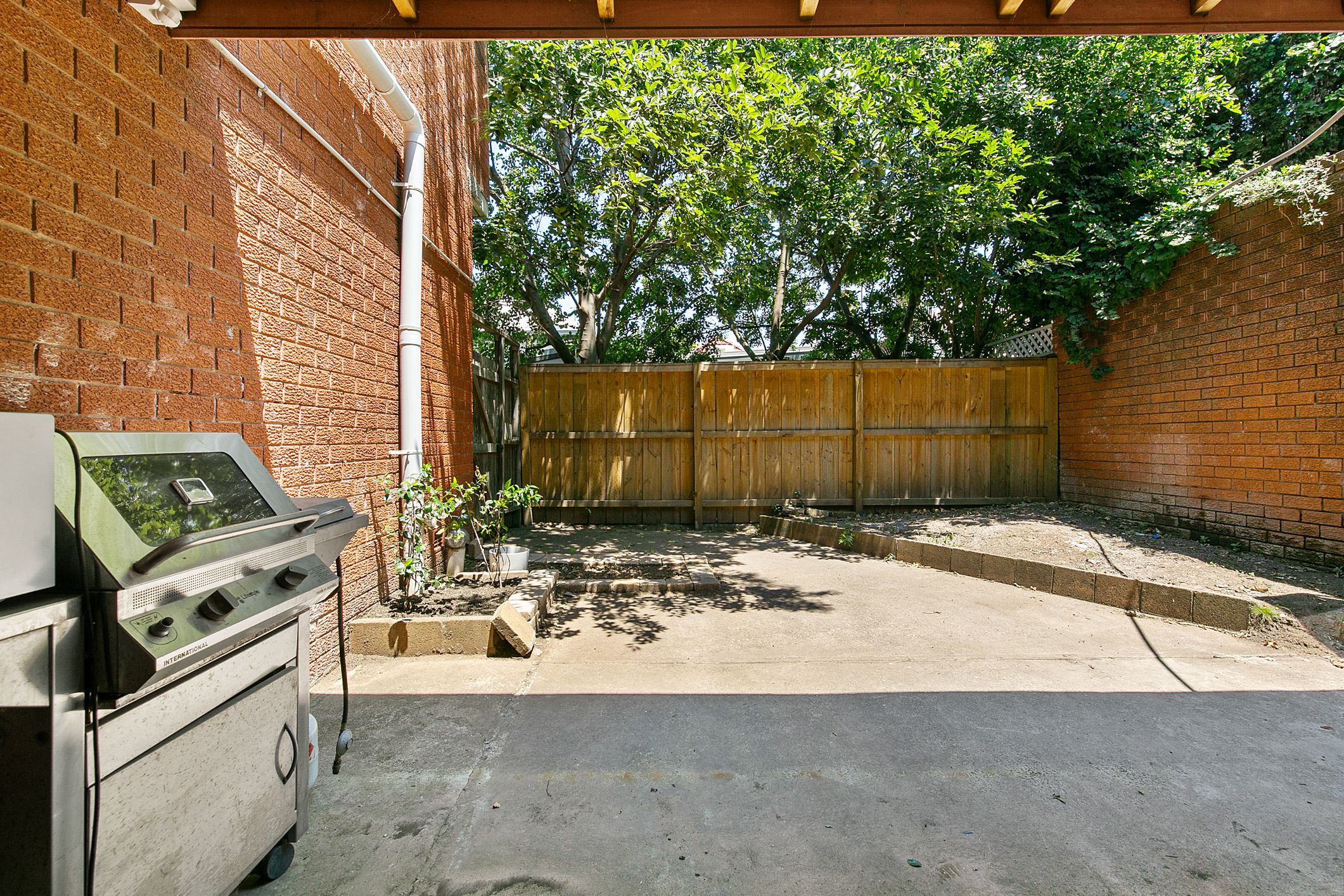 2/114 Norton Street — photo 3 of 4