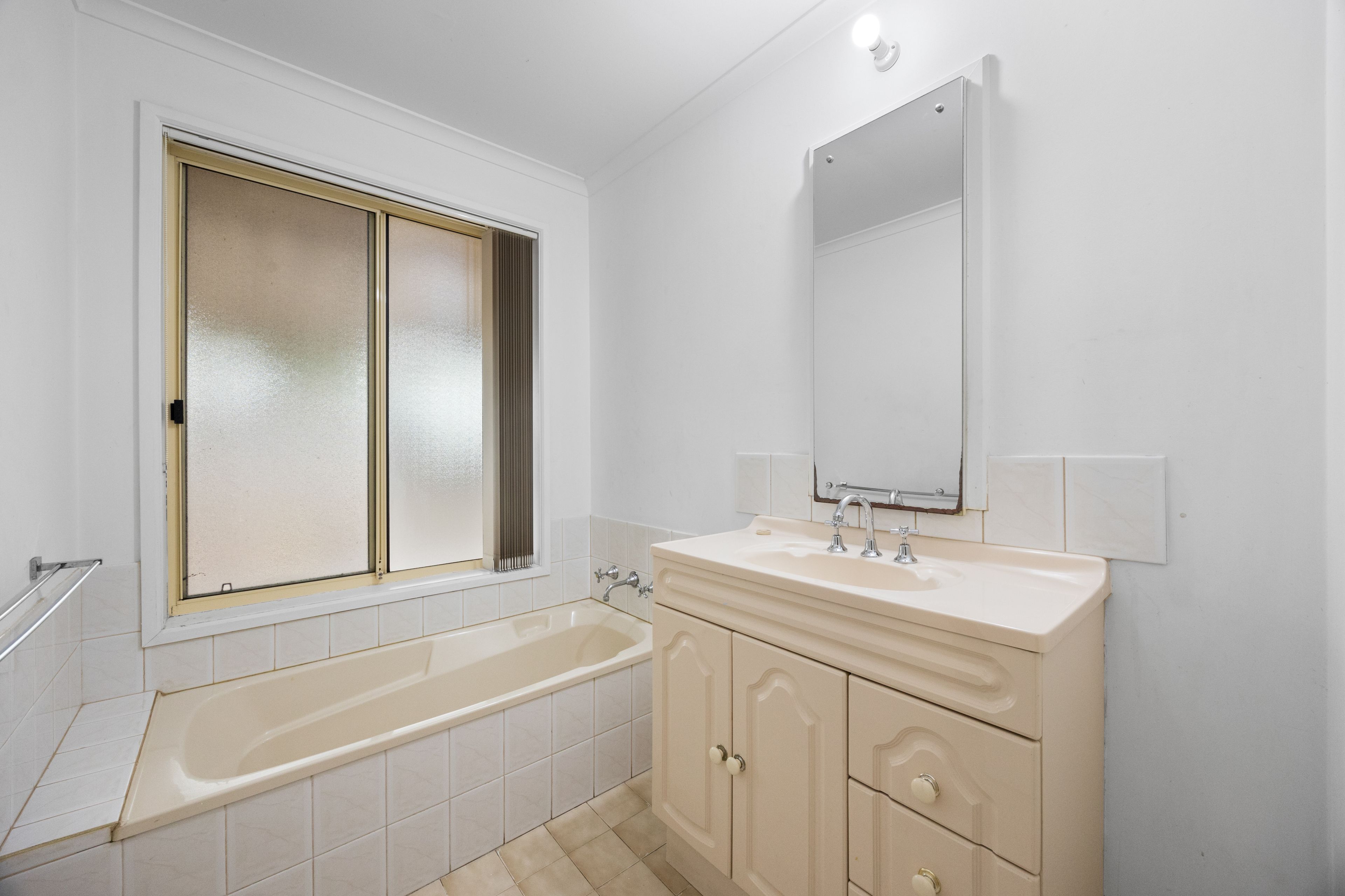 18 Crown Crescent — photo 10 of 15
