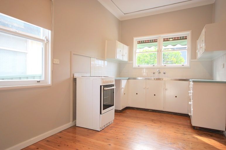 52 Hoddle Avenue, Campbelltown, NSW 2560