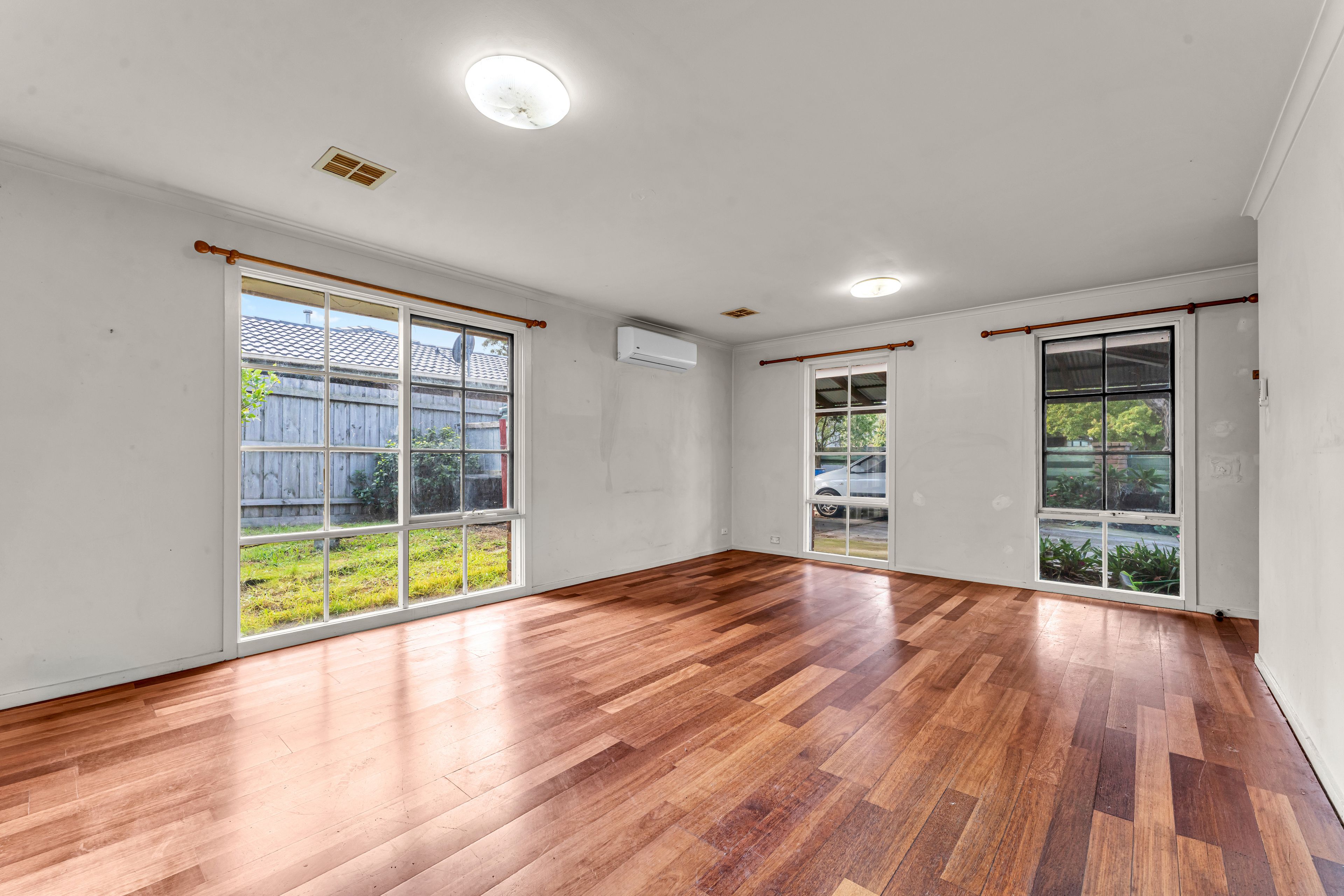 4 Moorhen Crescent — photo 3 of 17