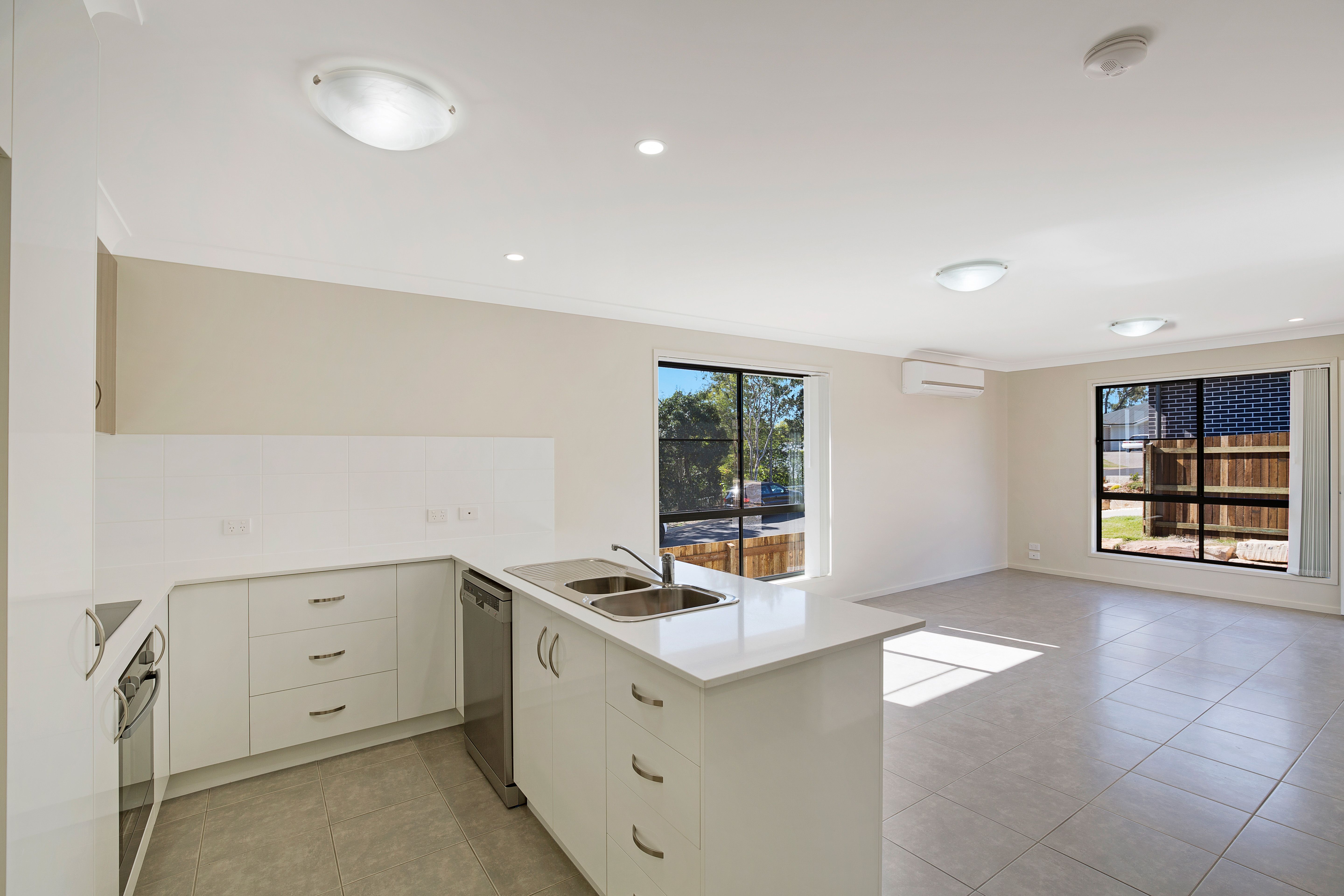 2/9 Adelaide Street, Cranley, QLD 4350
