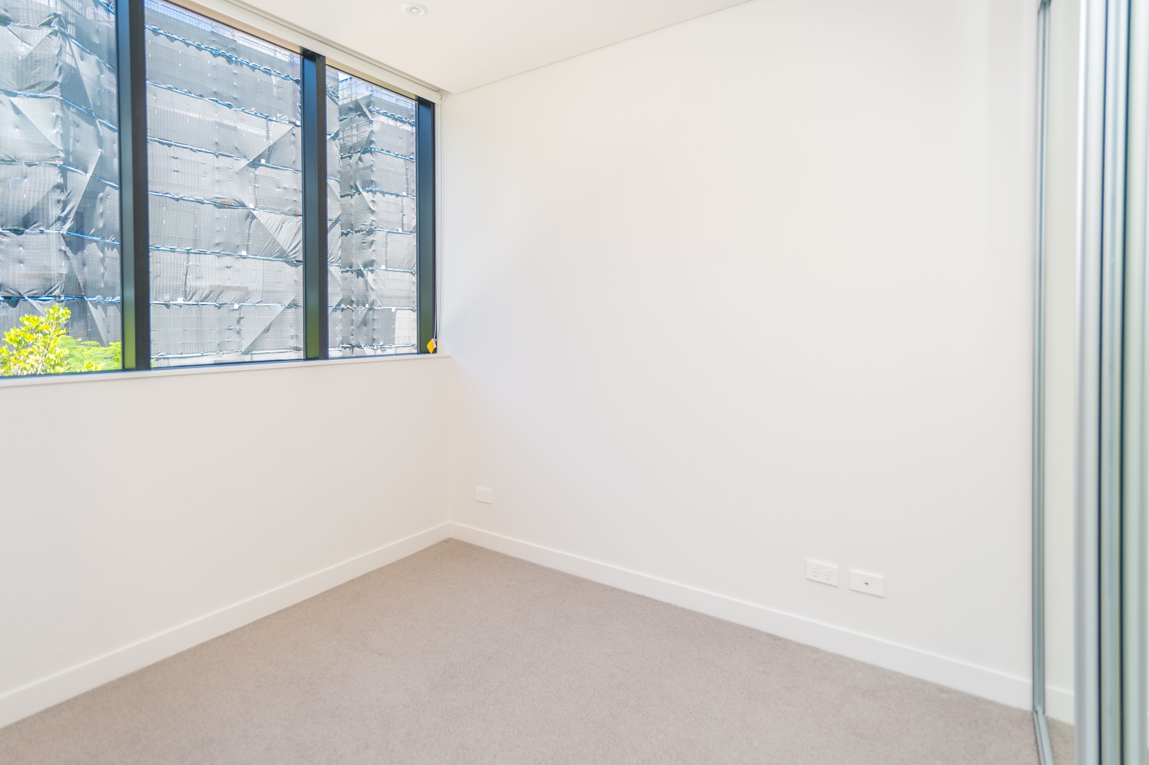 205/15 Freeman Loop — photo 8 of 10