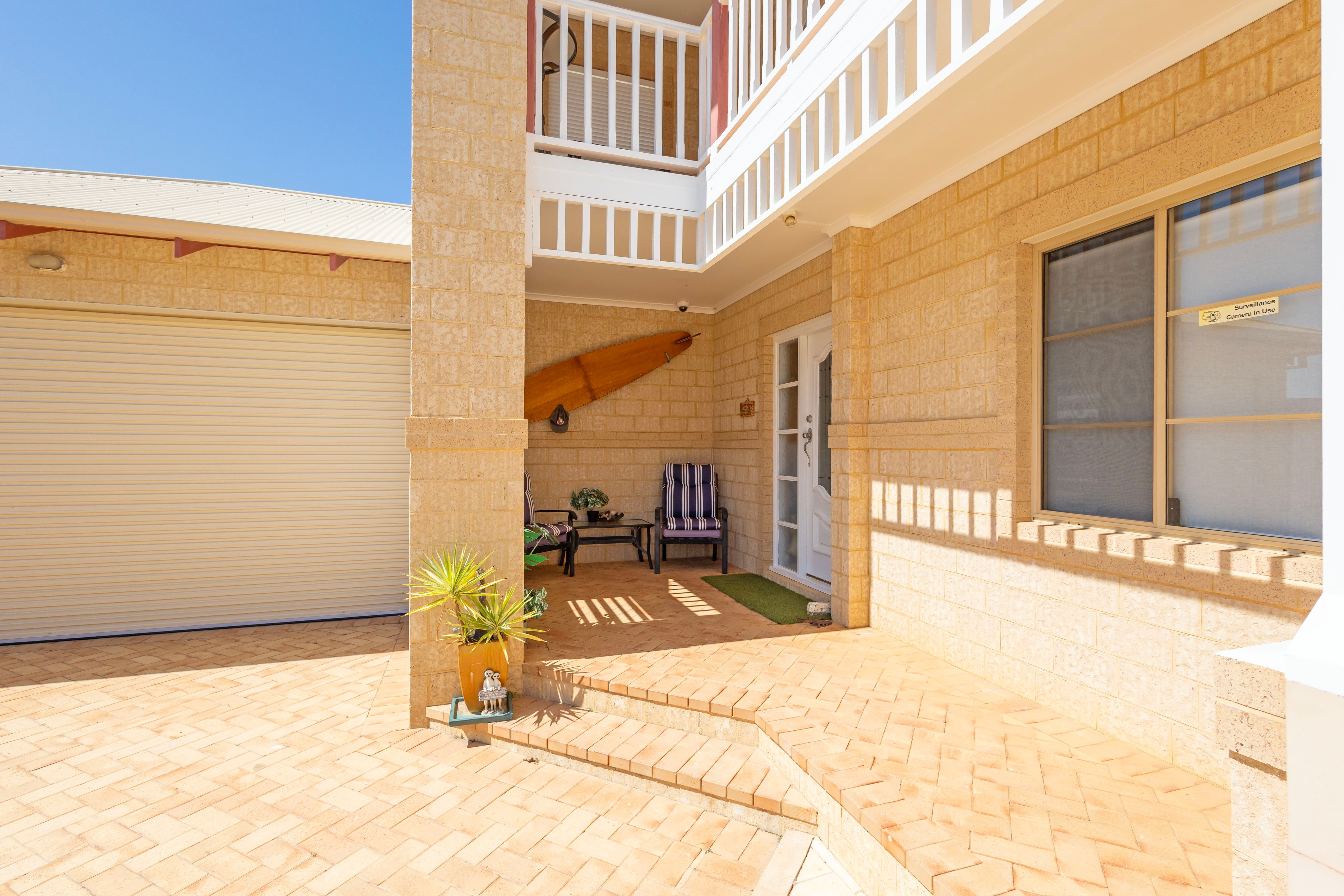18 CASUARINA Crescent — photo 11 of 30